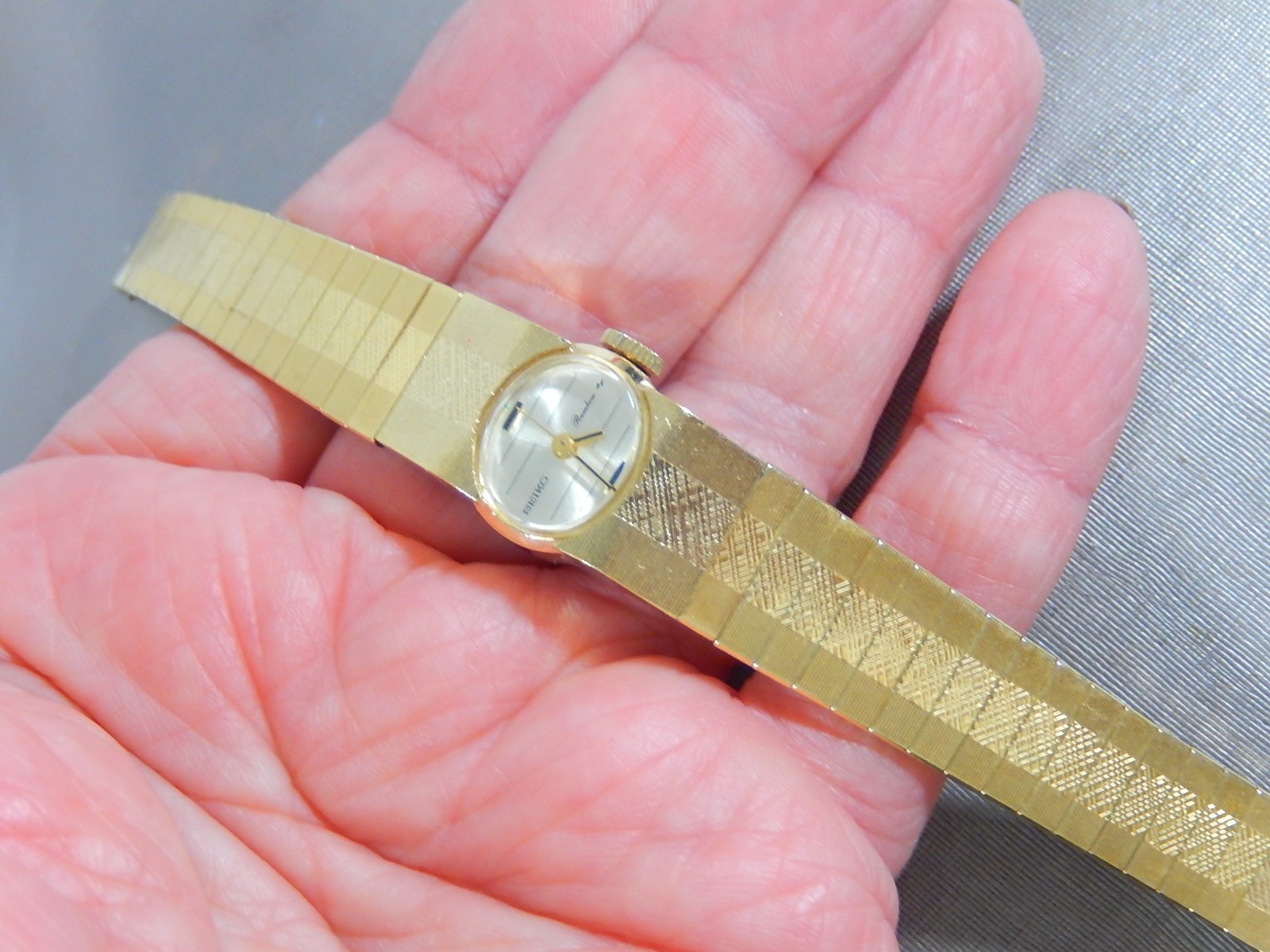 VINTAGE SEIKO MINT CONDITION “RAINBOW” LADIES 18KGF GOLD WATCH # 1104-7020