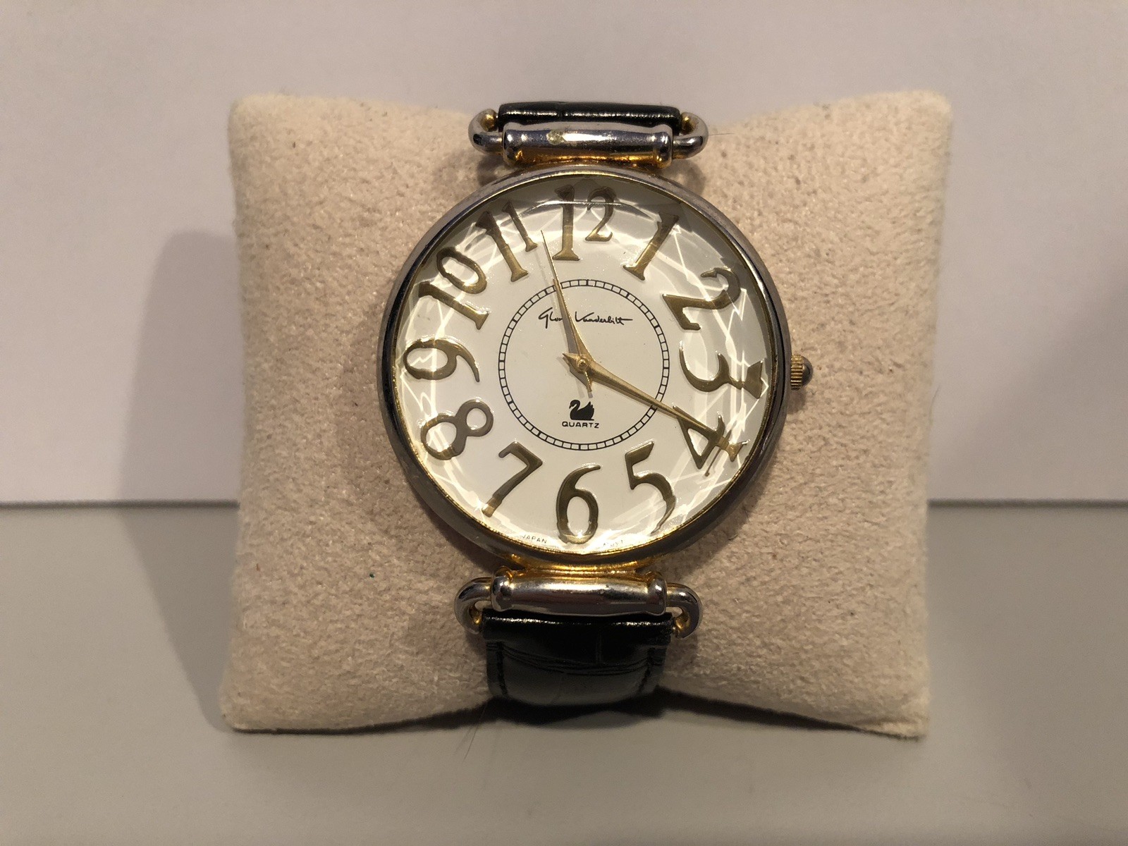 GLORIA VANDERBILT SWAROVSKI CRYSTAL WATCH SR626SW