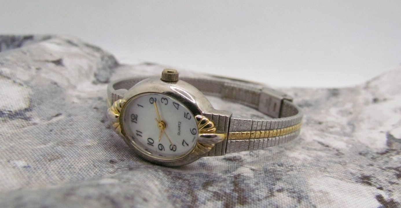 Women’s Watch Two Tone Silver Gold Tone Luxurious Dress New Battery