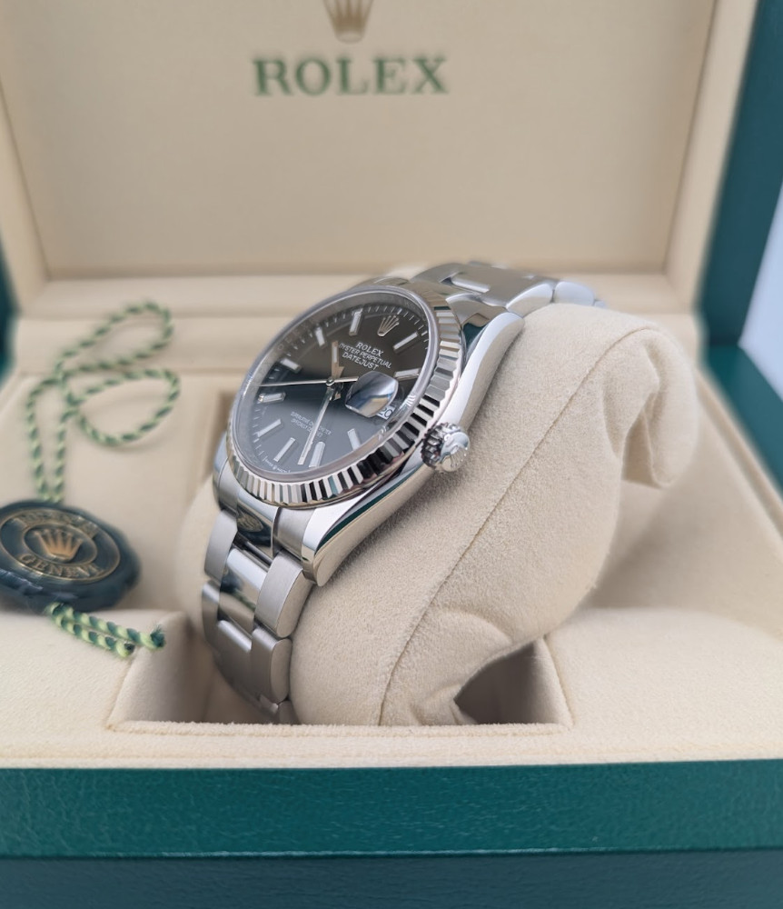 EXCELLENT CONDITION – Rolex Datejust 36mm Fluted Bezel, Black Dial. Ref. 126234