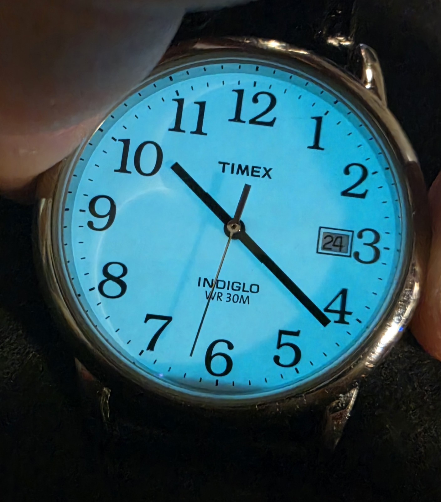 Timex Easy Reader Quartz Indiglo Date 30m White Dial Black Leather Strap.