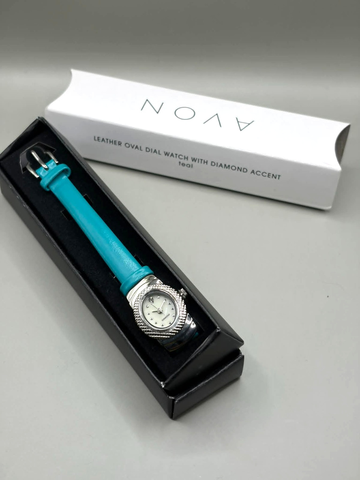2012 Diamond Genuine Leather Quartz Analog Women’s Watch in teal