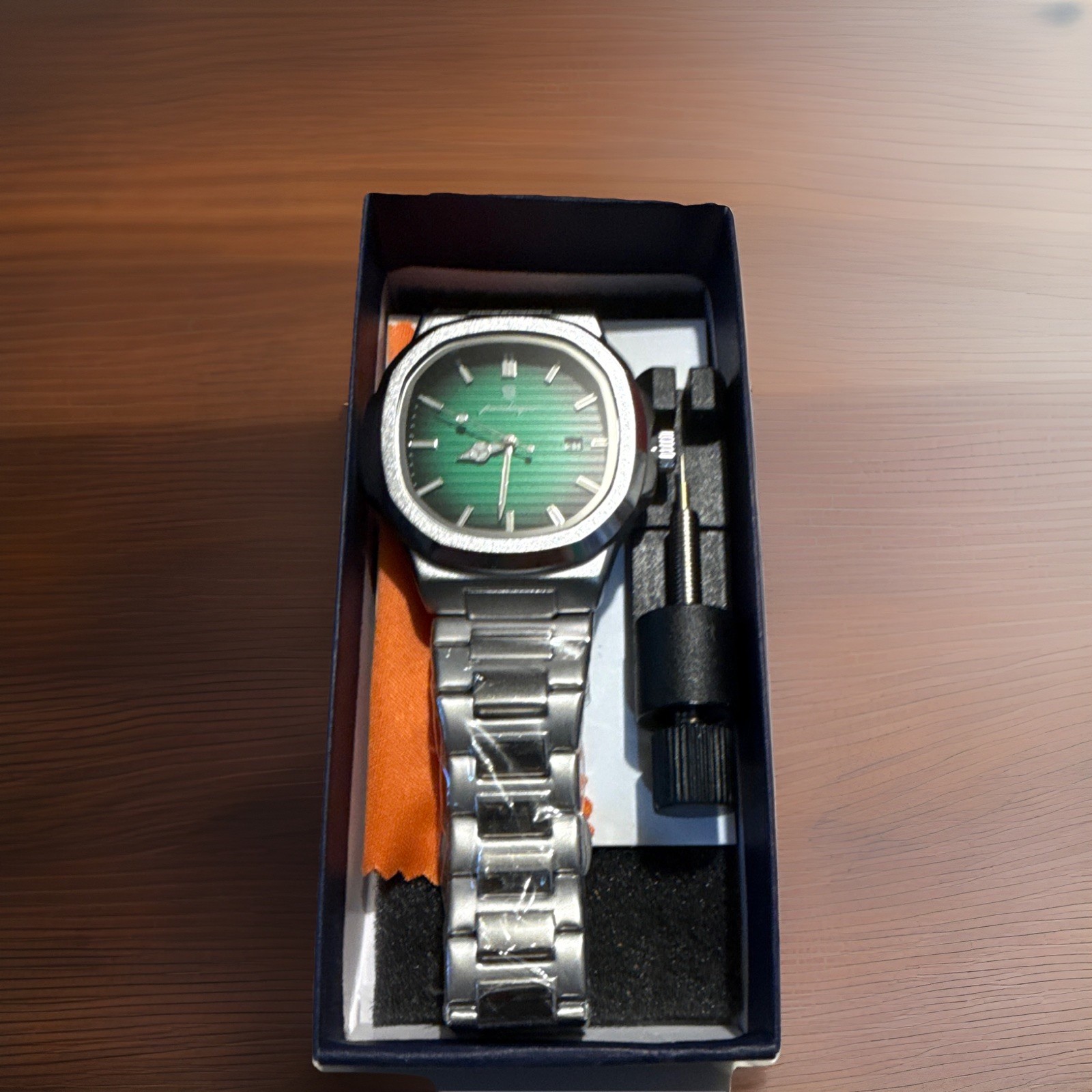 POEDAGAR Men’s Green Dial Quartz Wristwatch Date Silver Stainless Bracelet