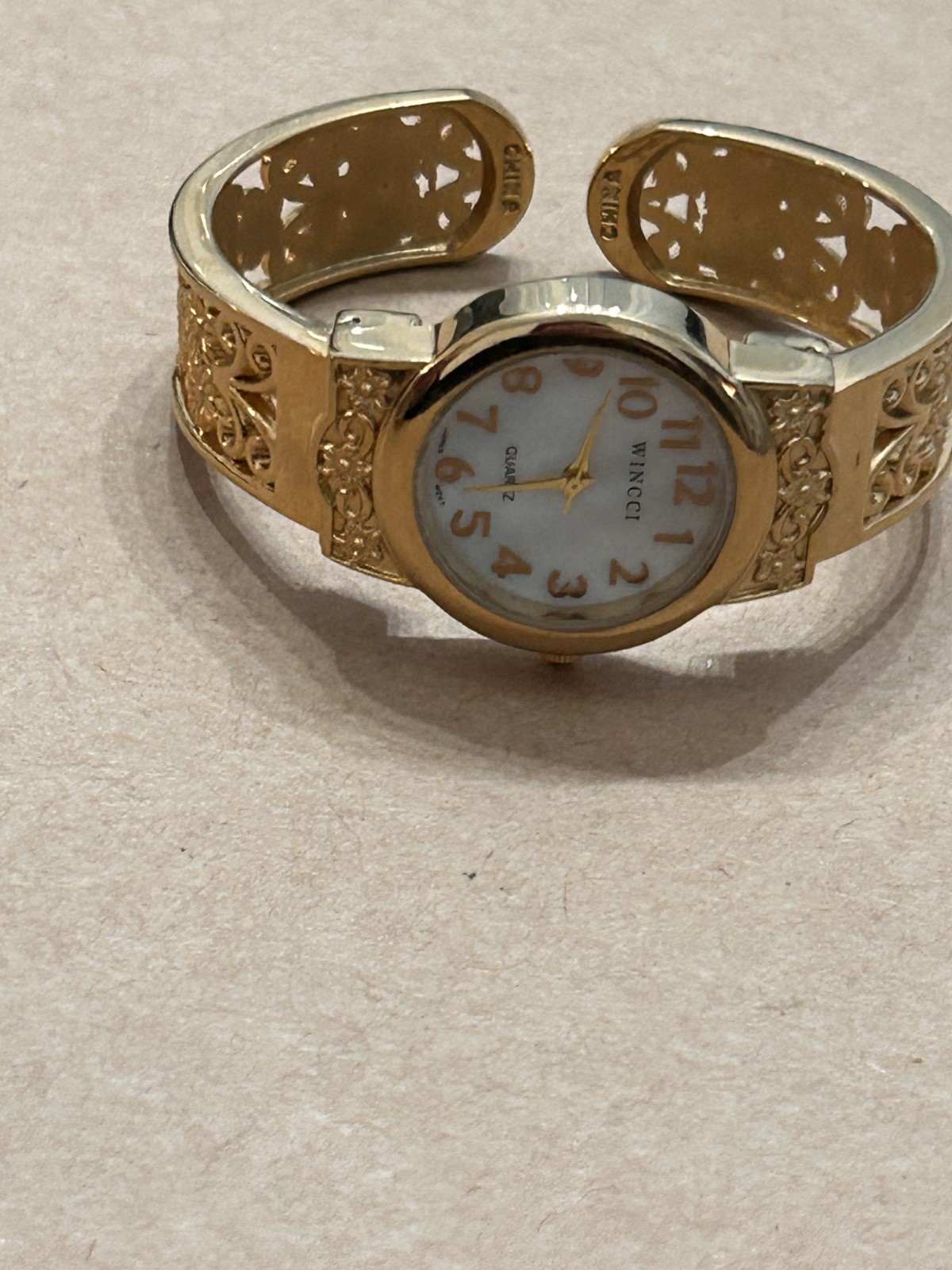 Wincci Ladies Elegant Metal Bangle Cuff Fashion Quartz Analog Watch Pearl Dial