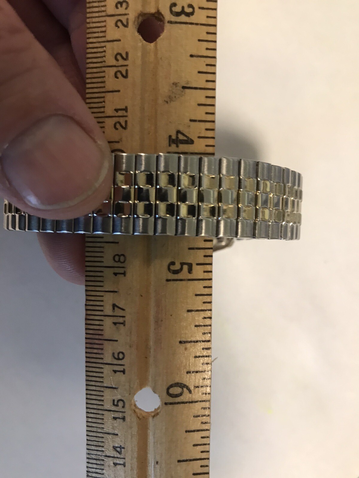 Sharp Mens Watch w/Date Indicator 100 Feet Water Resistant Gold & Silver NICE