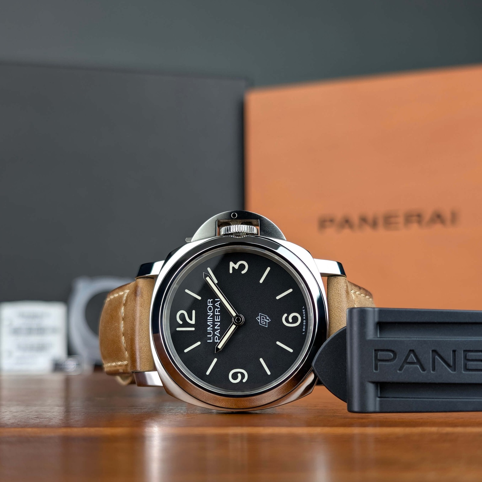 44mm with 2 Straps Panerai Luminor Base Logo PAM01086