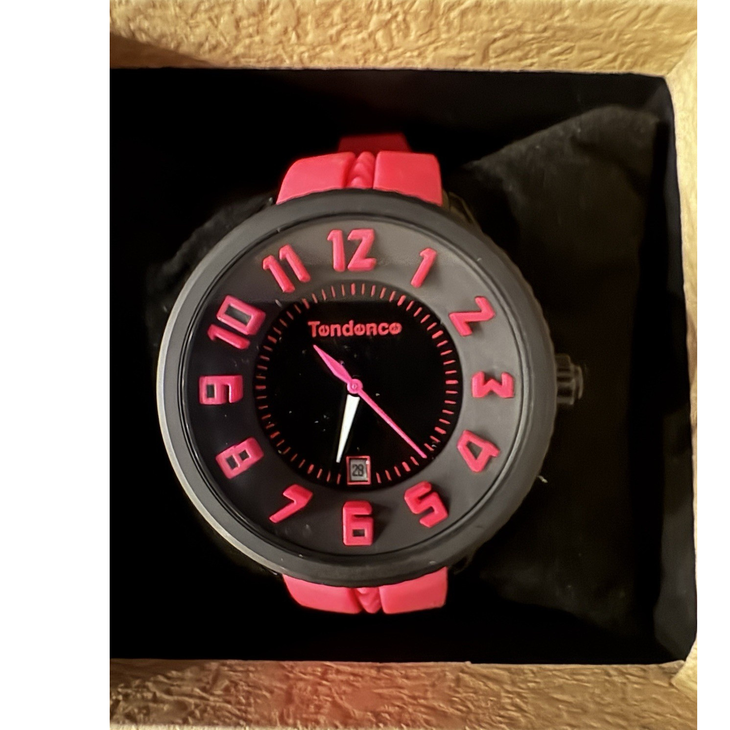Tendence Gulliver Quartz Analog Date Black Dial Pink Silicone Strap 100m