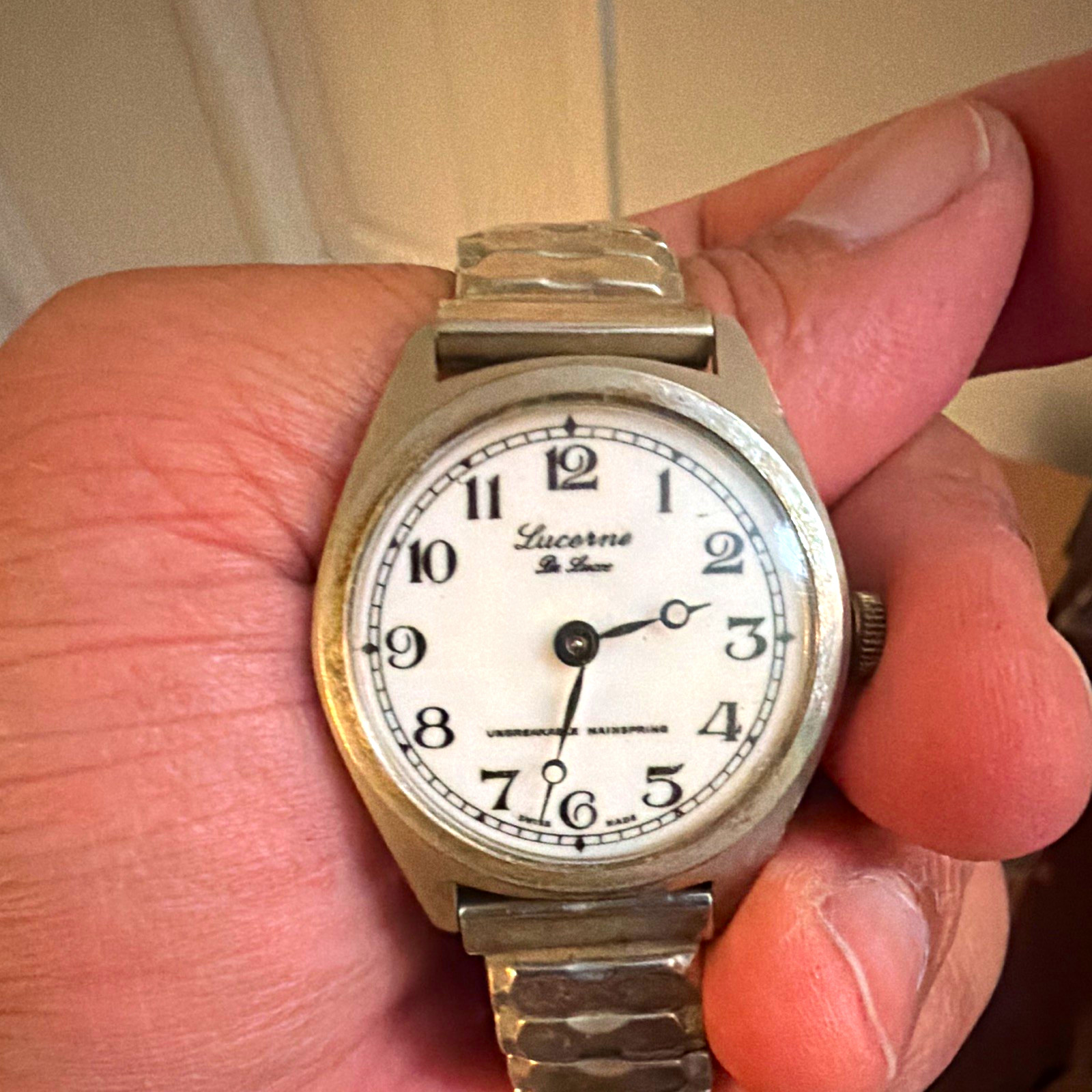 Lucerne De Luxe Swiss Made Manual Wind Analog Watch 35mm White Dial Silver
