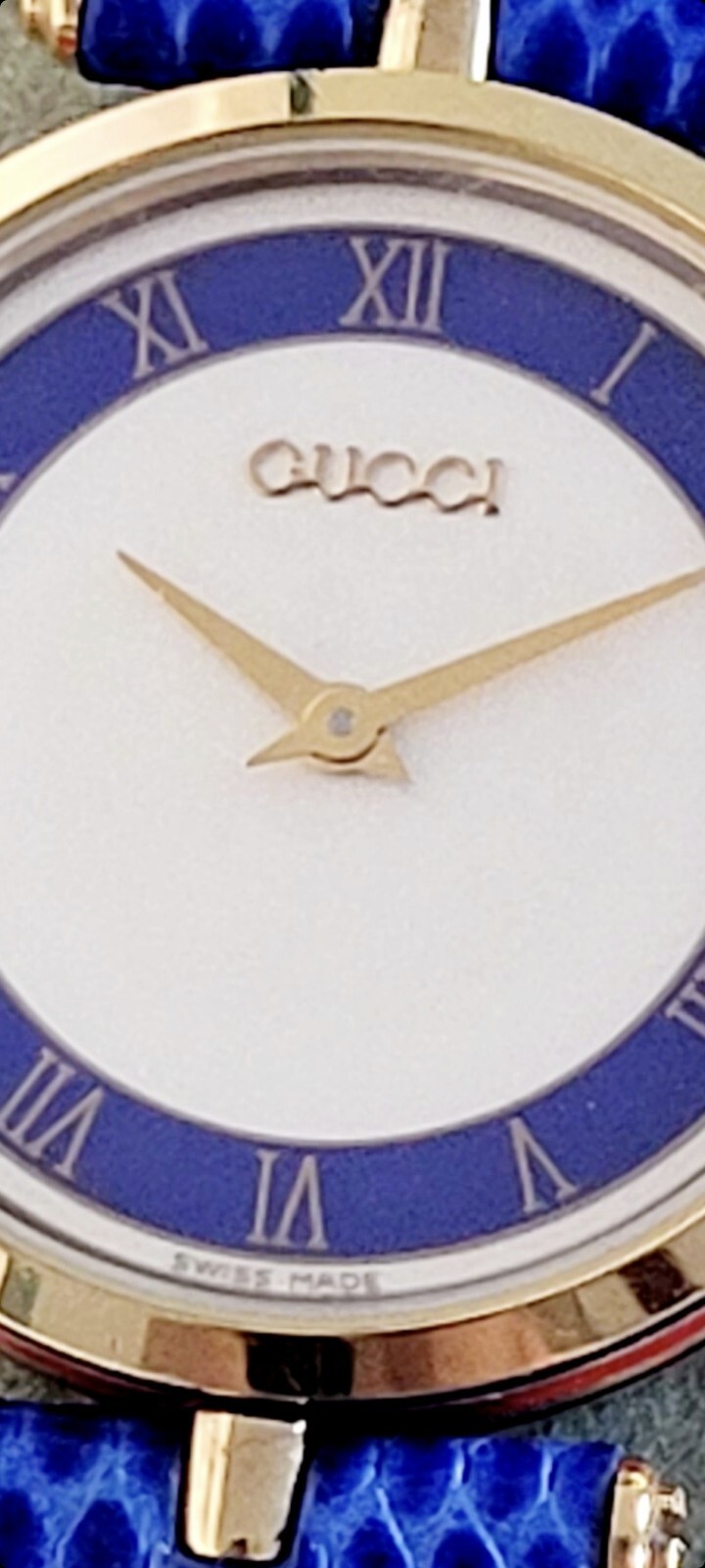 Gucci 2000M,Authentic,Unique,Beautiful,Scratch Free Crystal,One Of A Kind,30 MM.
