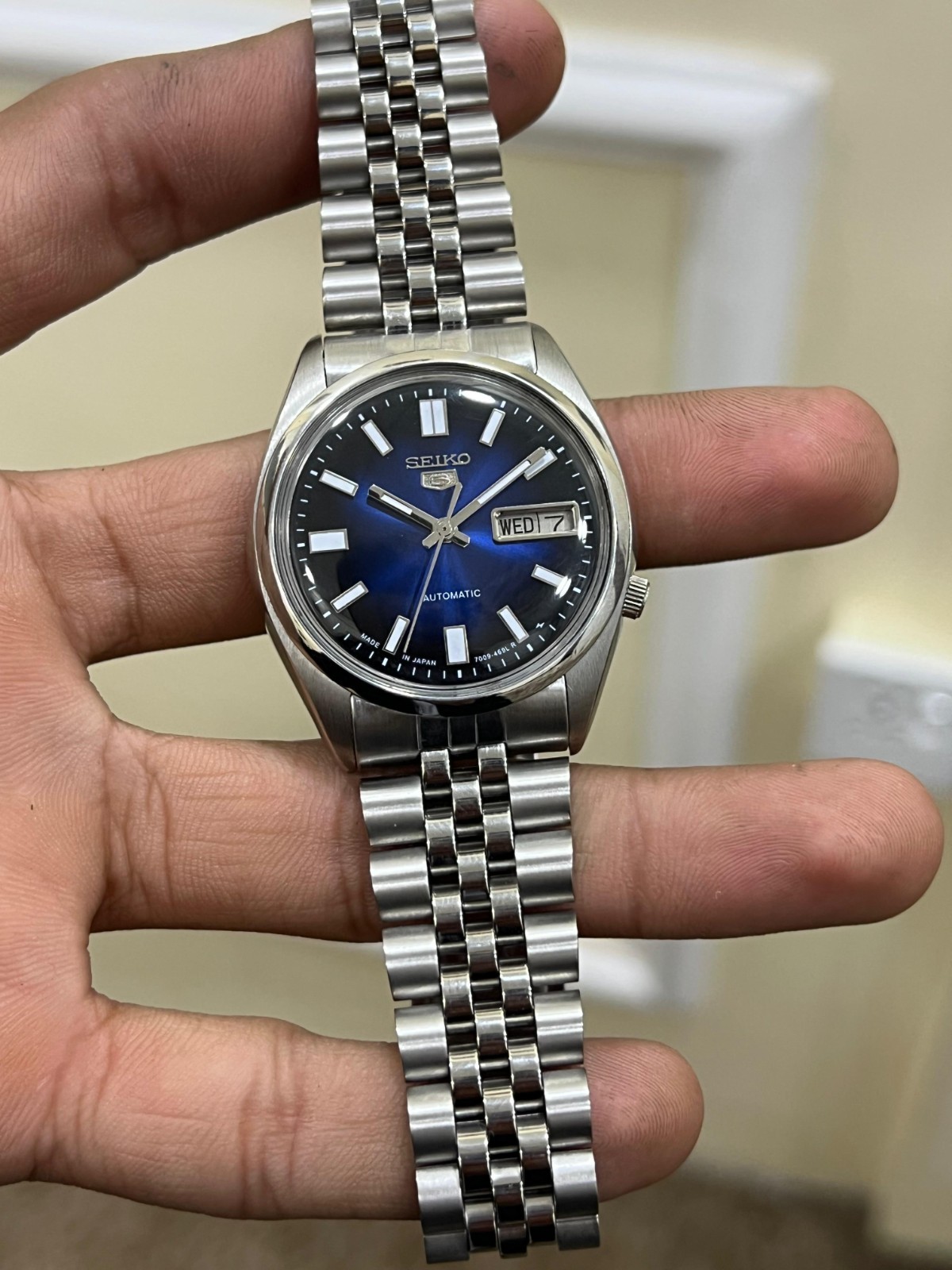 Seiko 5 Automatic Blue and Black Dial Mens Watch Japan Made 7009