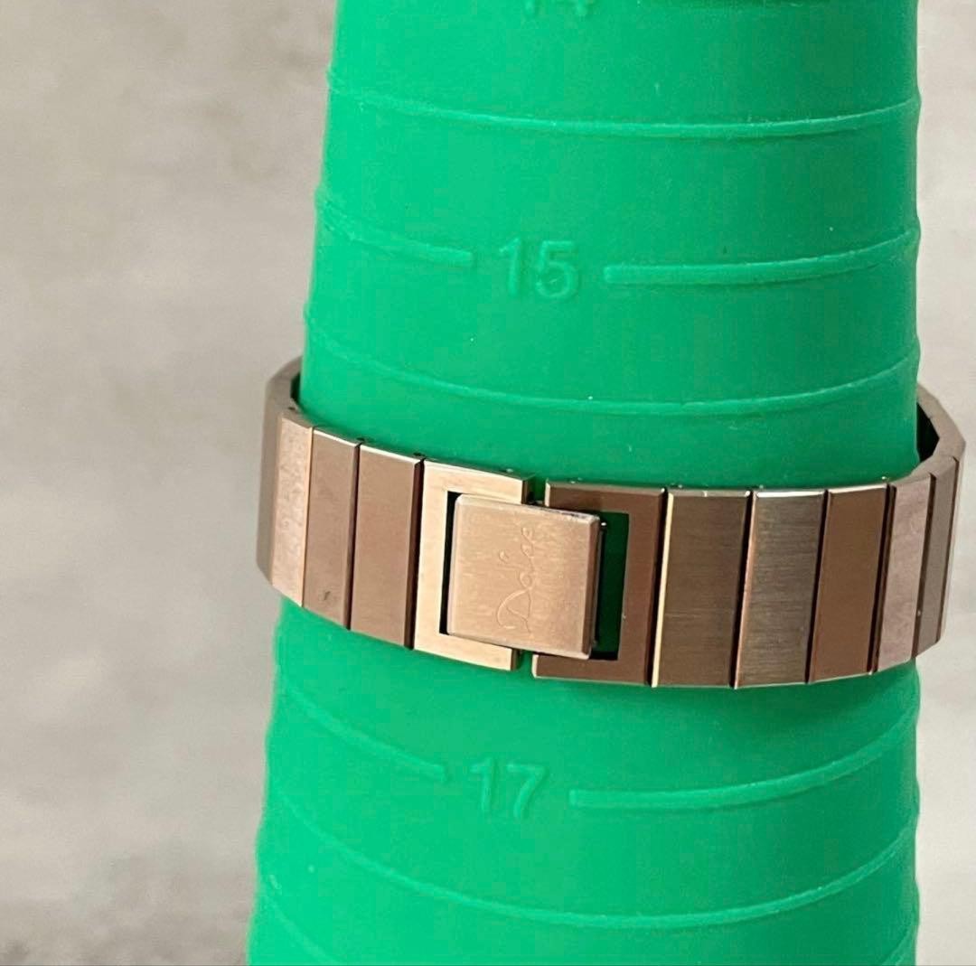 Operable SEIKO Dolce Tungsten Super Hard Case Wristwatch