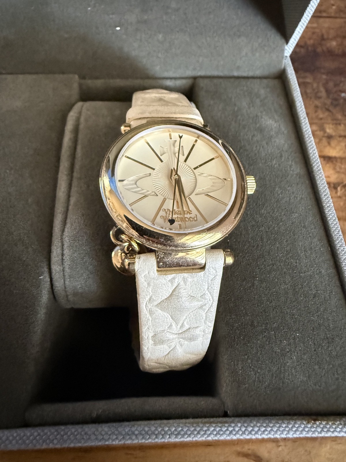 Vivienne Westwood Orb Watch Gold Case Cream Leather Strap Ladies NEW BATT YT8