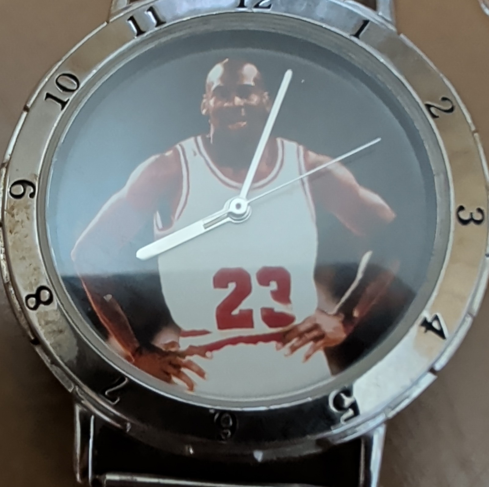 wilson silver case wristwatch celebrity theme multicolor dial analog display