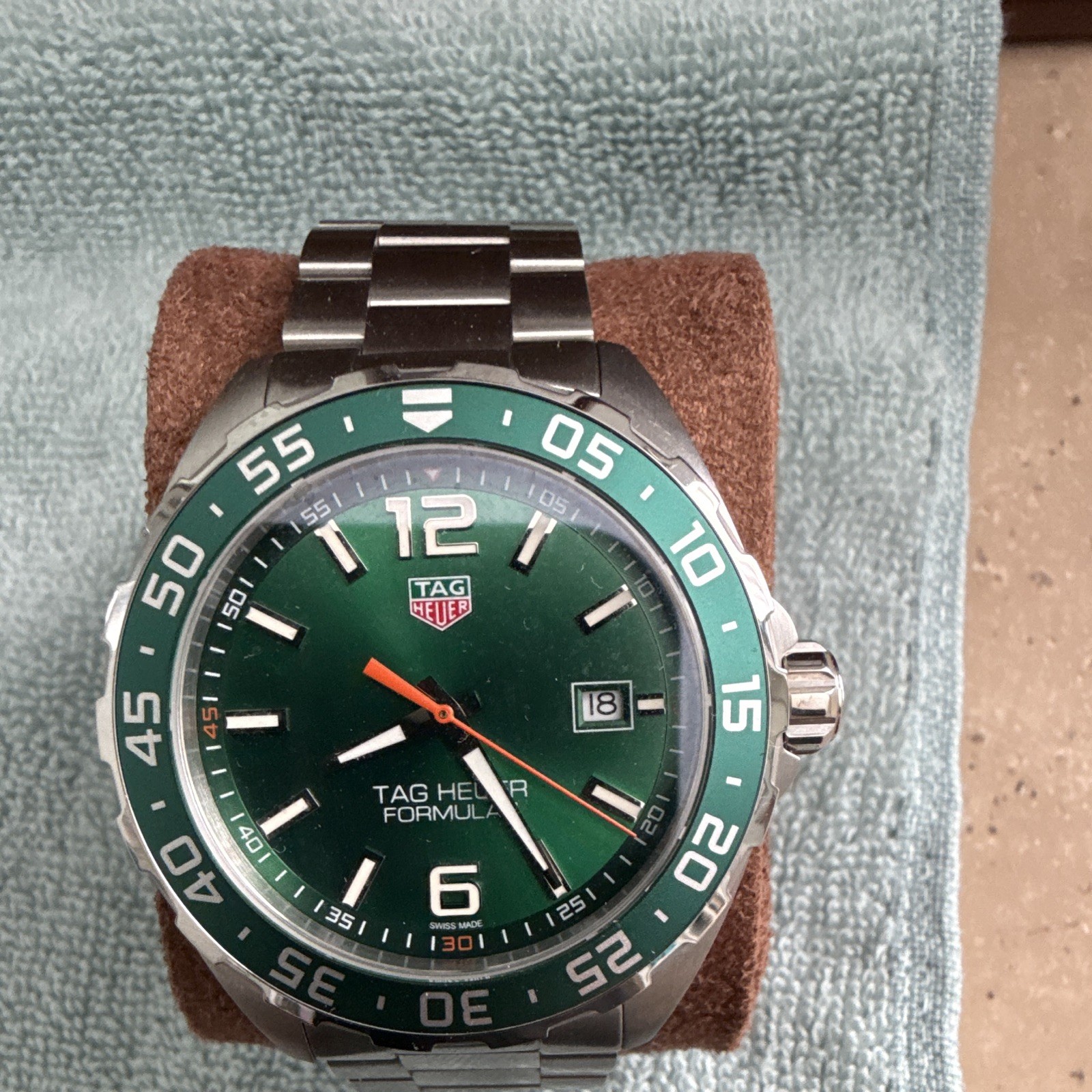 TAG Heuer Formula 1 Swiss Made Quartz 43mm Green Dial 200m Date Watch