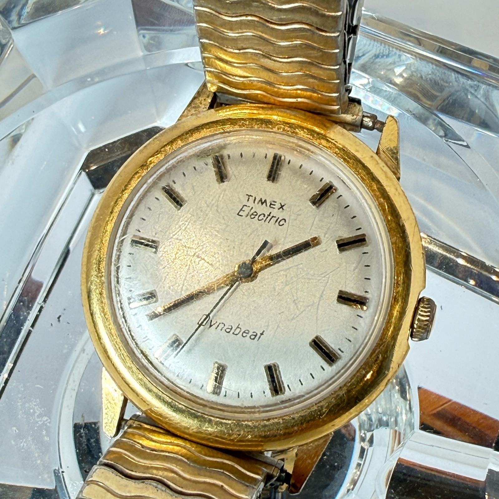 VINTAGE TIMEX ELECTRIC DYNABEAT 36mm WATCH GOLD TONE BRUSHED SILVER DIAL RUNS