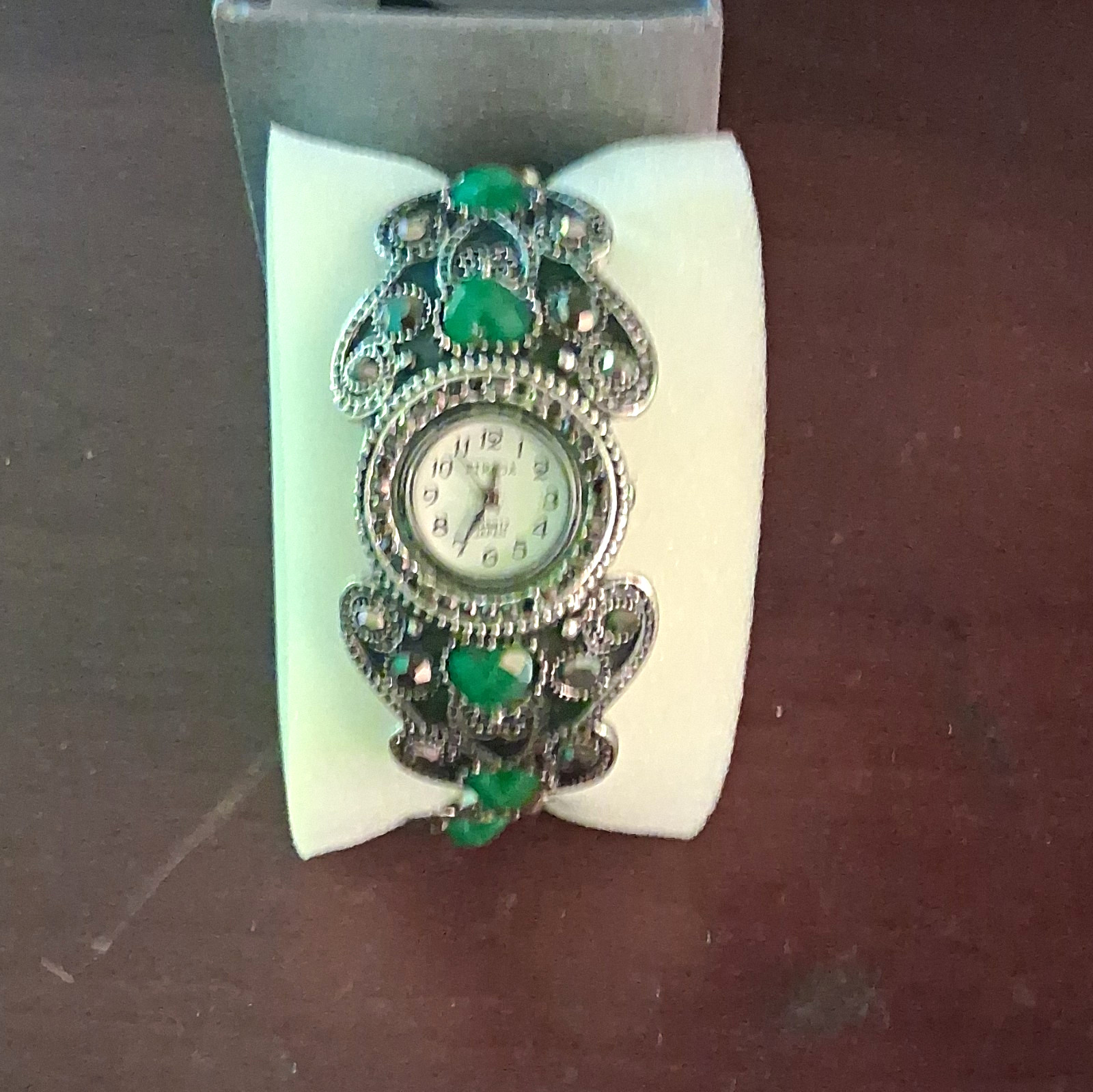 Women’s Silver Tone Metal Bracelet Wristwatch Green Accents White Dial Arabic