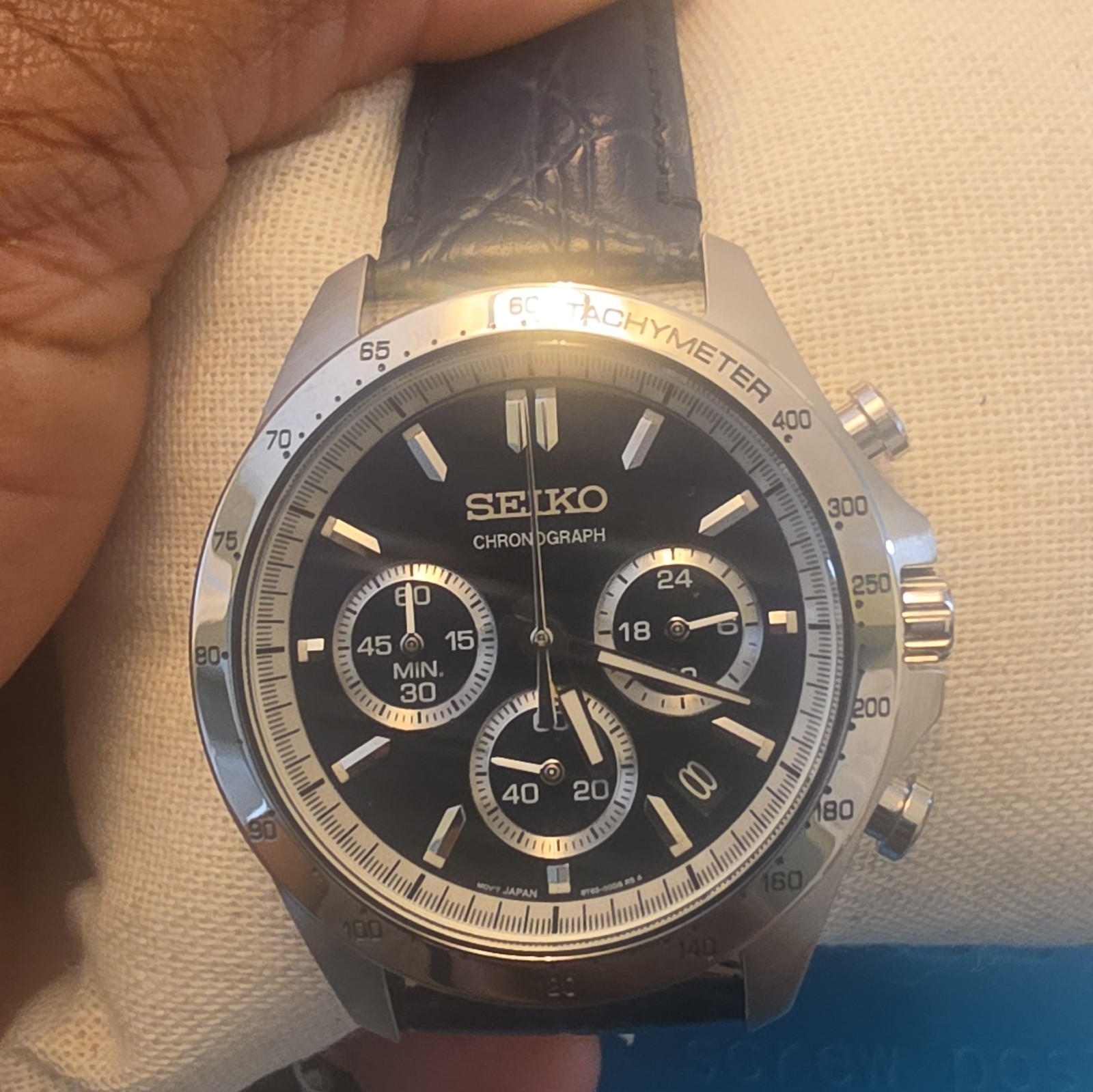 Seiko Chronograph Men’s Quartz Tachymeter Black Dial Black Leather Strap Box