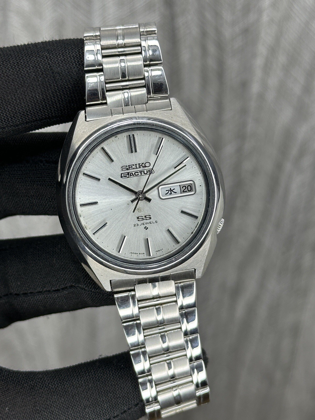 Vintage Seiko 5 Actus SS 6106-8670 Automatic 23J Beauty Silver Men’s Wristwatch