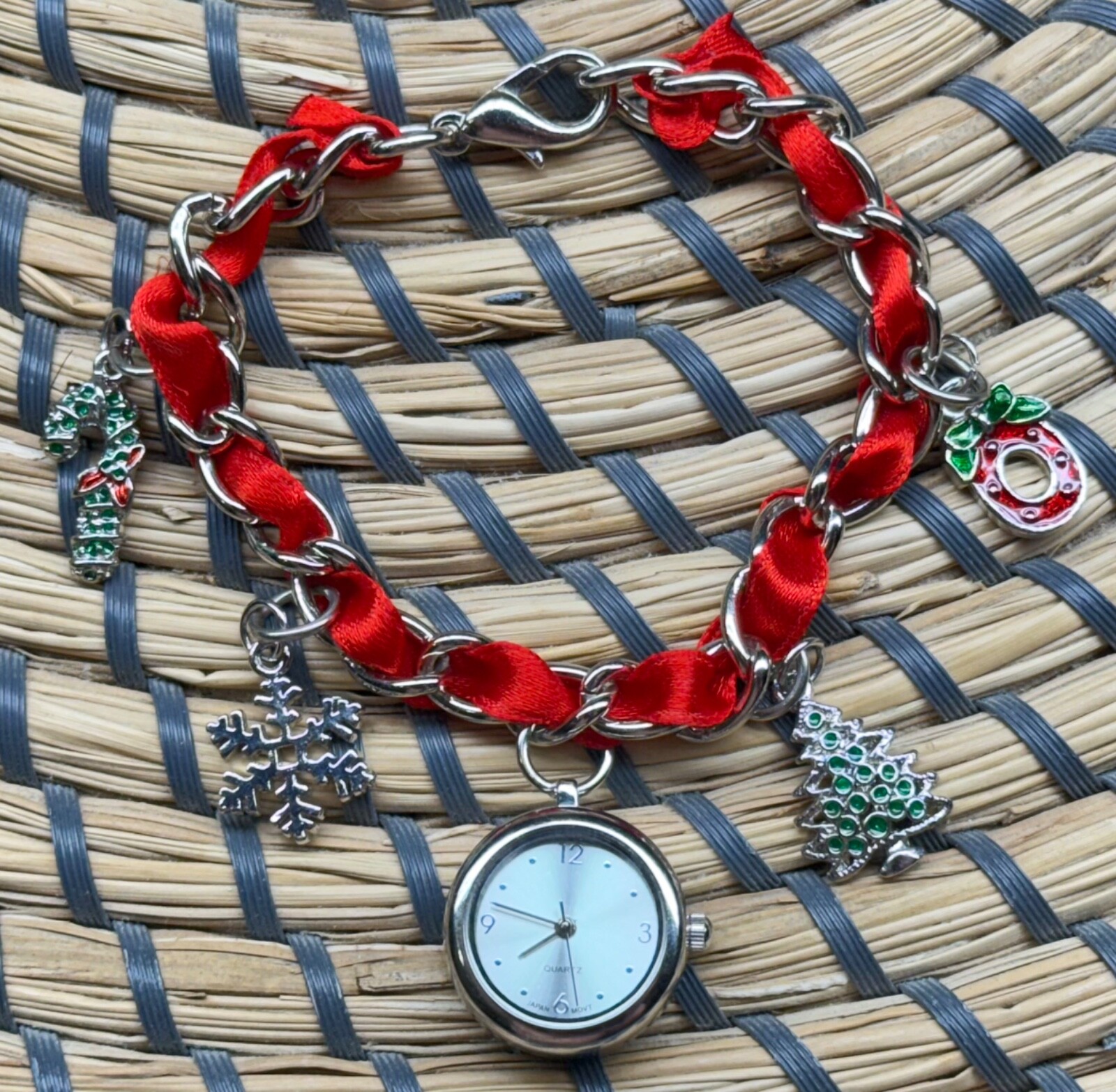 Womens Quartz Christmas Bracelet Watch Red Silver Tone X211R Holiday Charms RARE