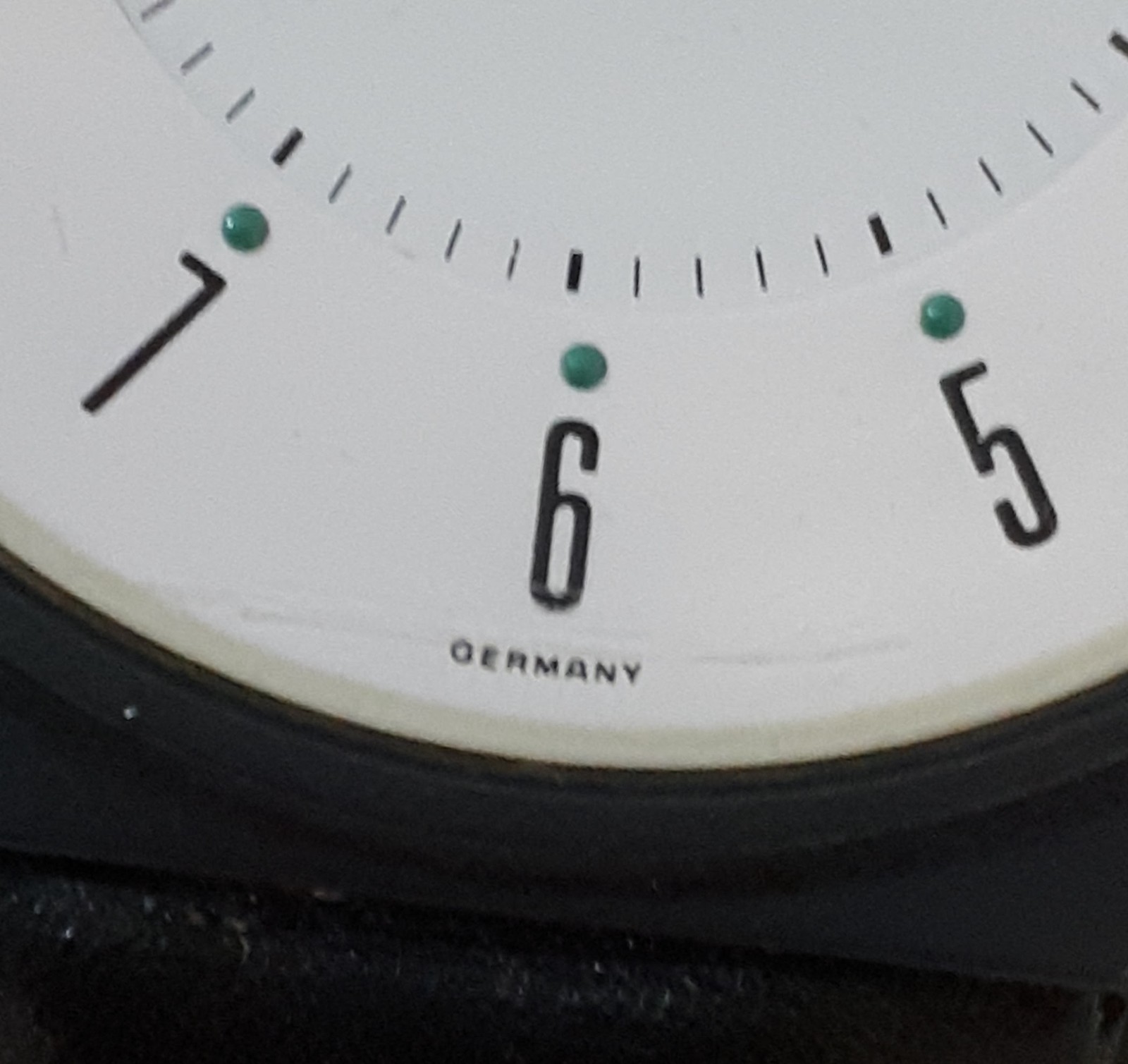 Junghans Mega Ana-Dig Cont.Classic: Radio/Atomic: Superior: 1s loss per 1mil yrs