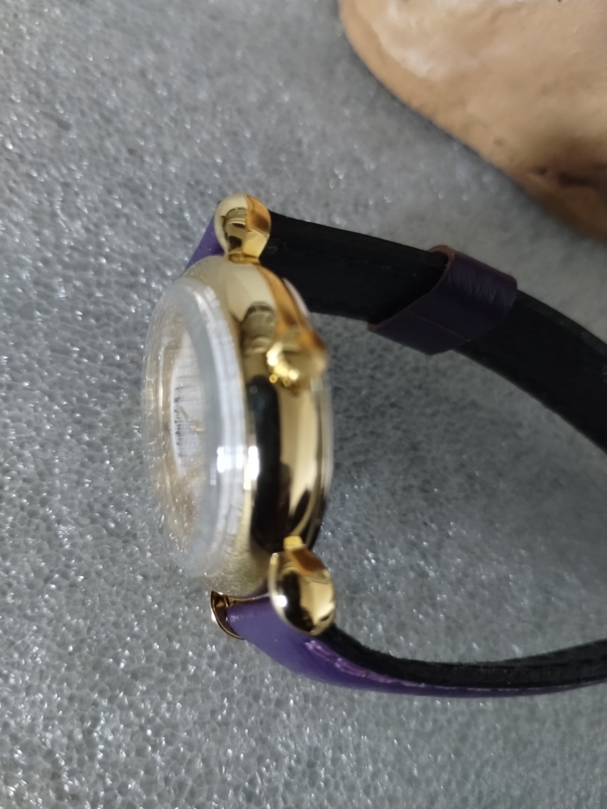 QUINTEL.ANTIMAGNETUC MANUAL WIND WATCH with Genuine Pigskin