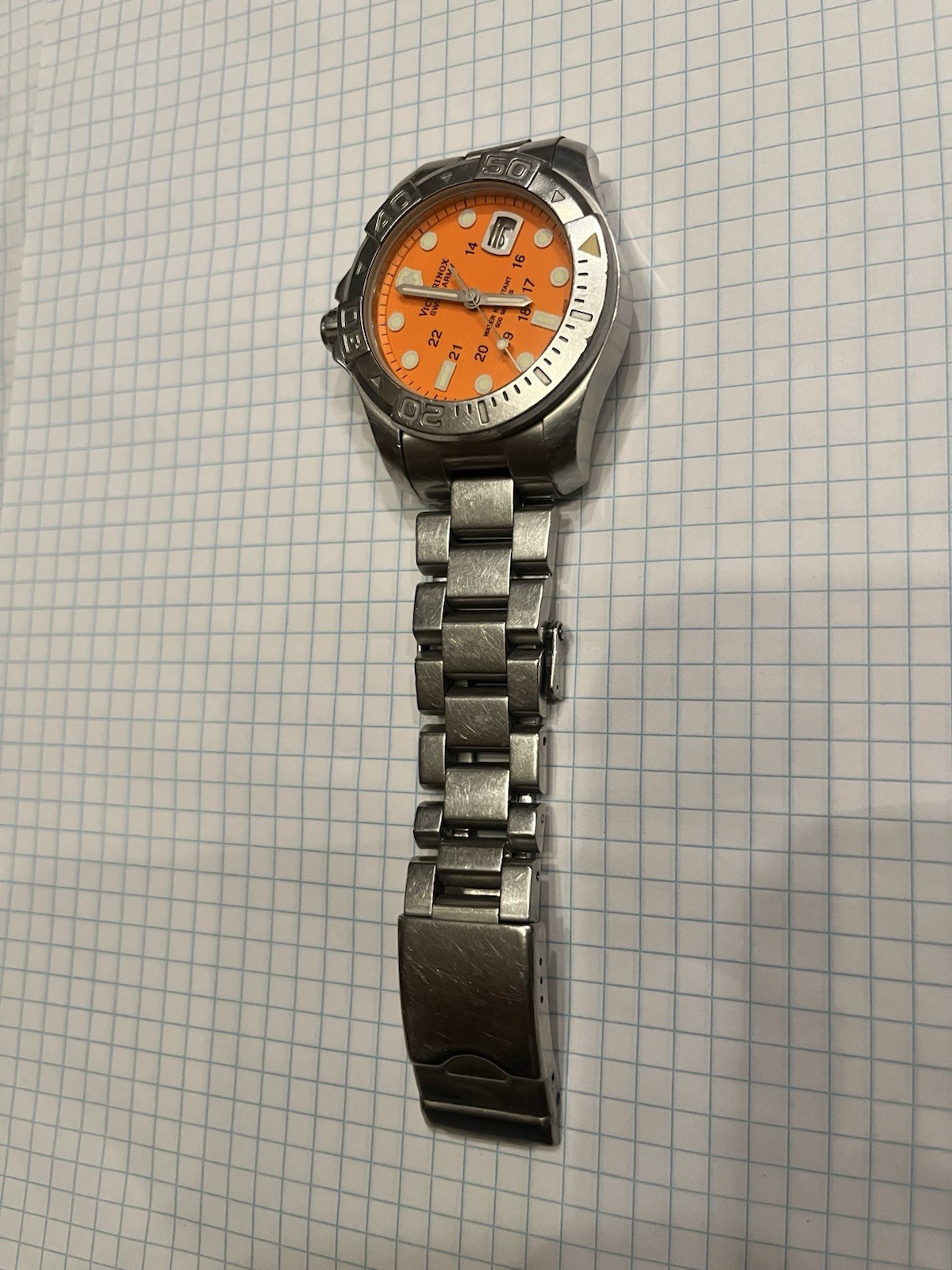 Victorinox Swiss Army 20 ATM 42mm Quartz 200m Orange Dial Date Diver SS