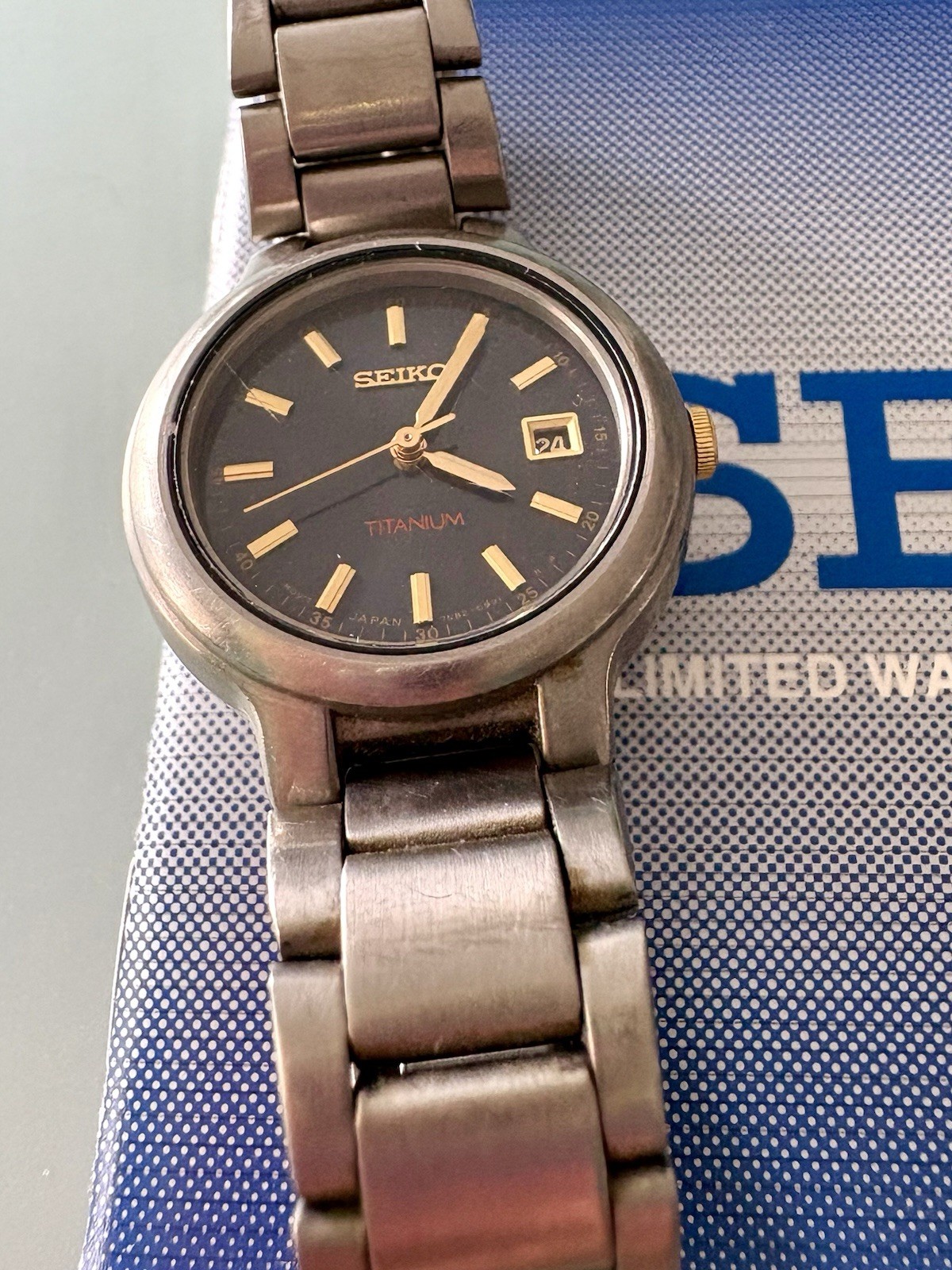 Vintage Seiko Titanium Women’s Watch 7N82 dial and band excellent condition