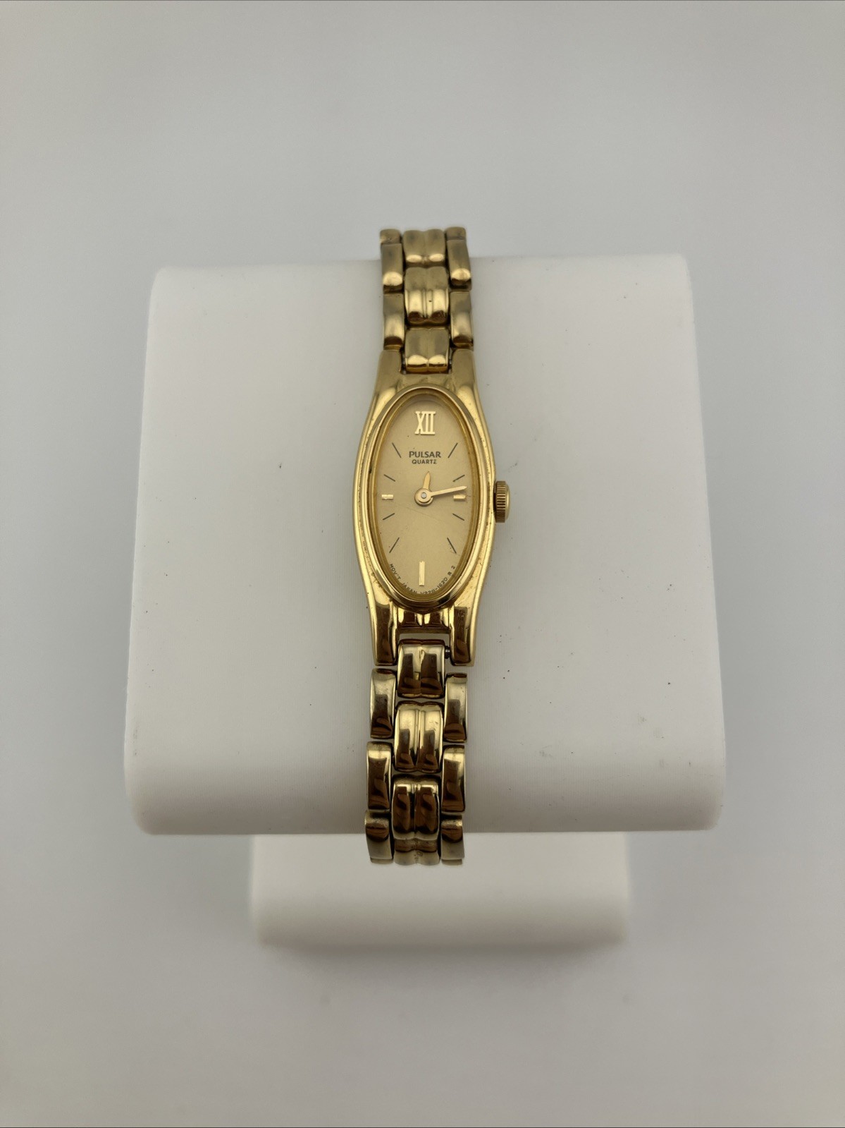 Vtg Pulsar Ladies 11mm Dress Watch Gold Tone Oval Dial 5.75″ V220-6190 -RUNS