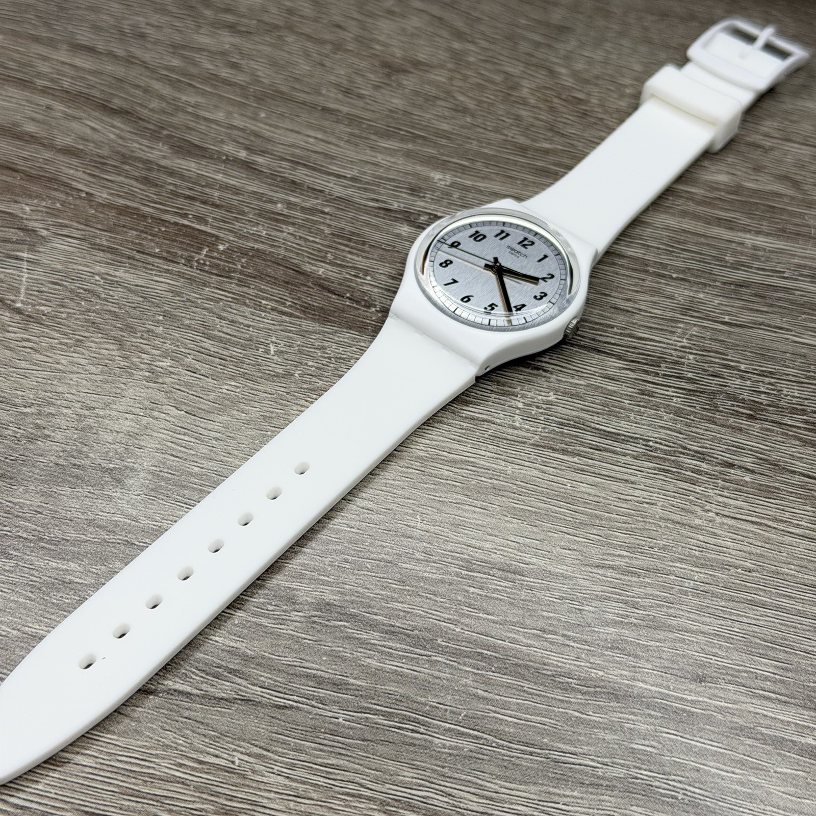 NEW✅ Swatch SOMETHING WHITE White Silver Number Dial Women’s 34mm Watch GW194