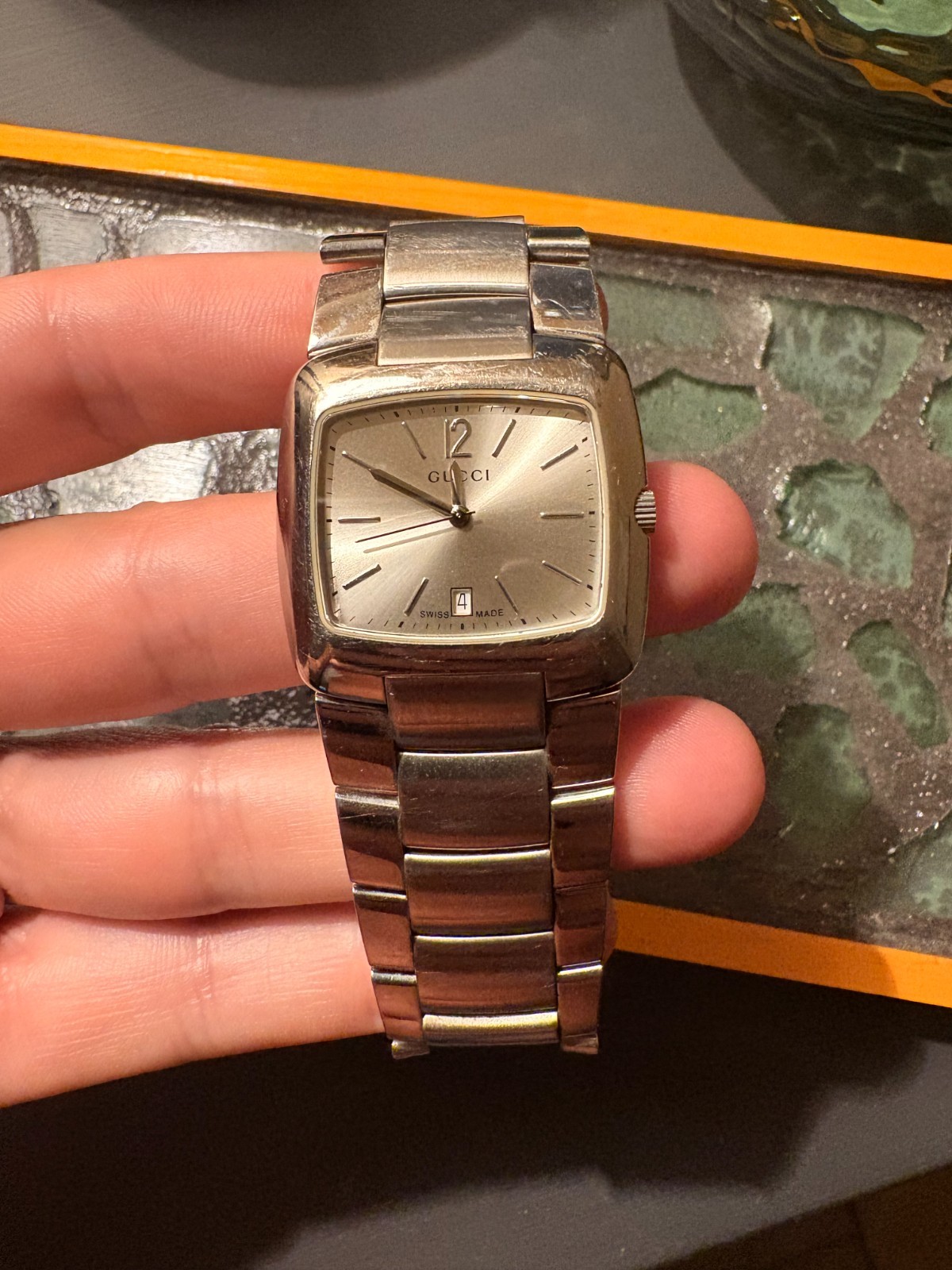 Mens Gucci 8500M Swiss made Quartz watch