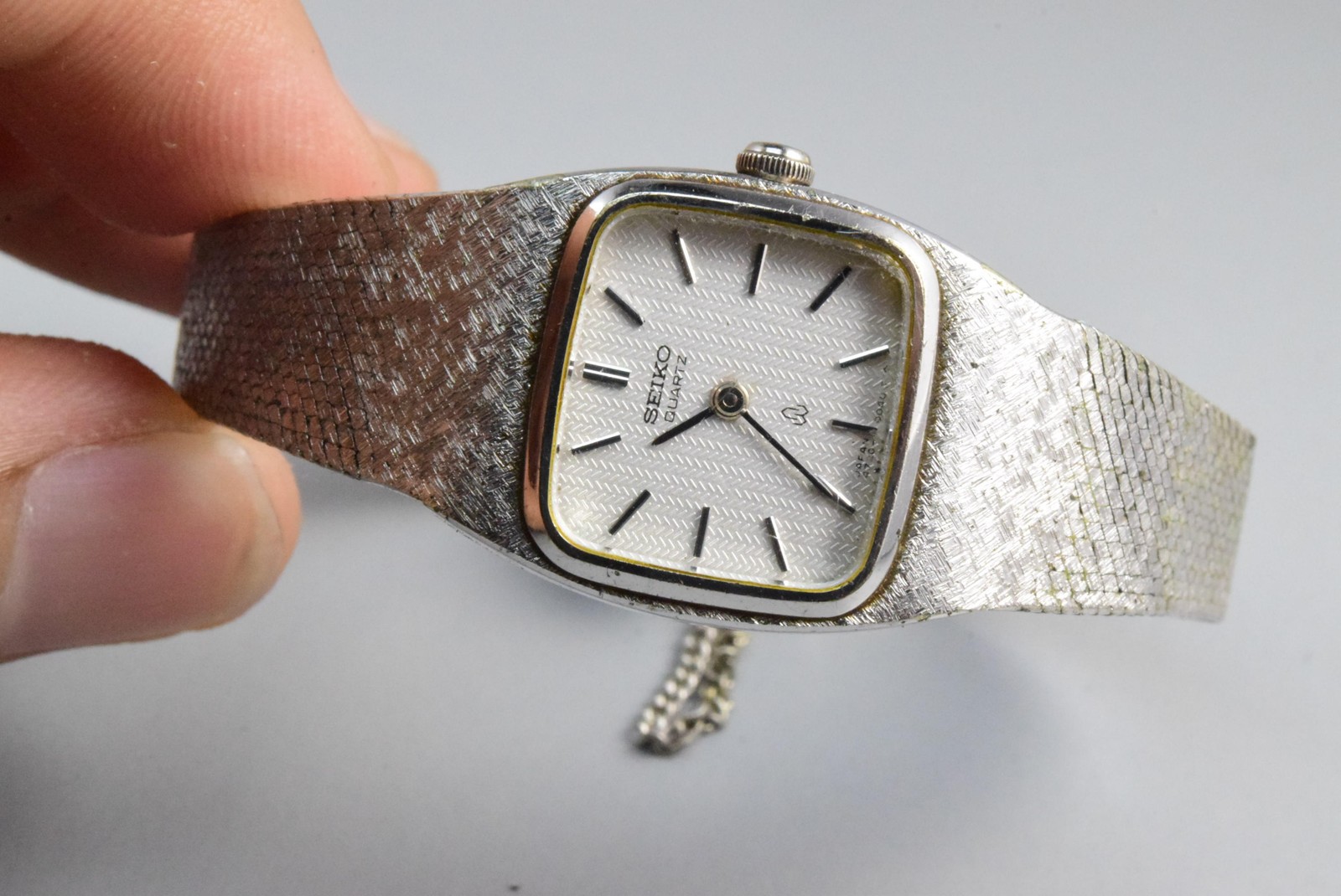 Vintage watch Seiko Gold Plate 4720-3001 Textured Lady Quartz Cushion 21mm