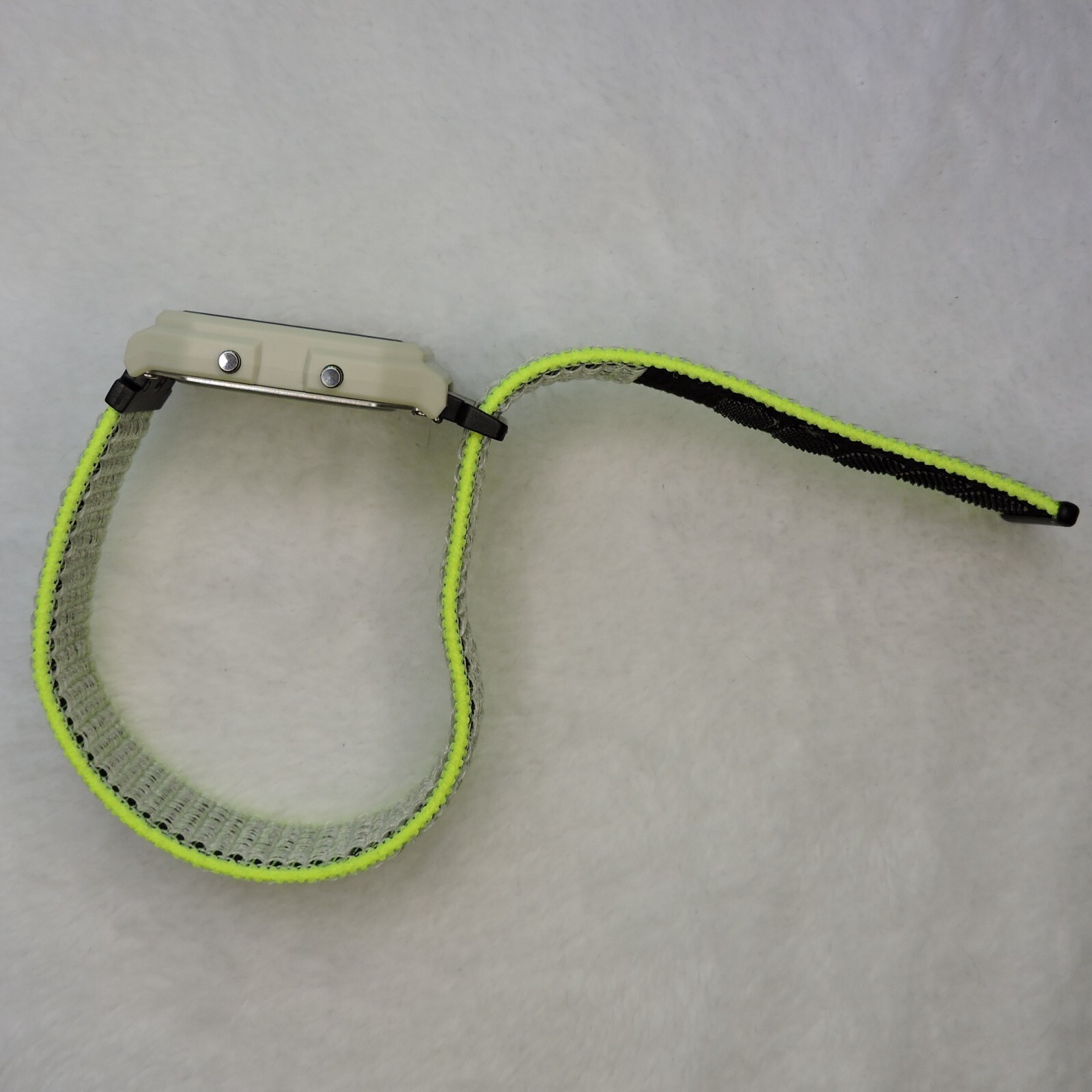Custom Casio LF-20W – Color mod + Custom band – Neon Yellow
