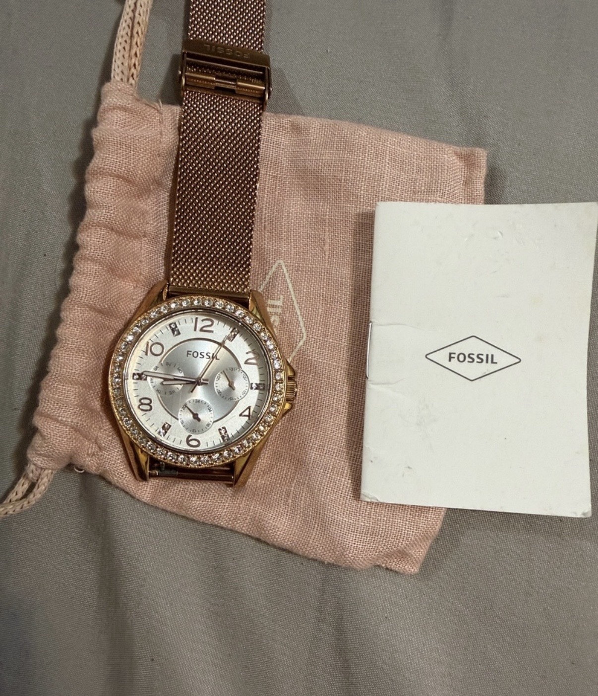 Fossil Women’s Wristwatch White/Silver Dial Rose Gold Mesh Band Read