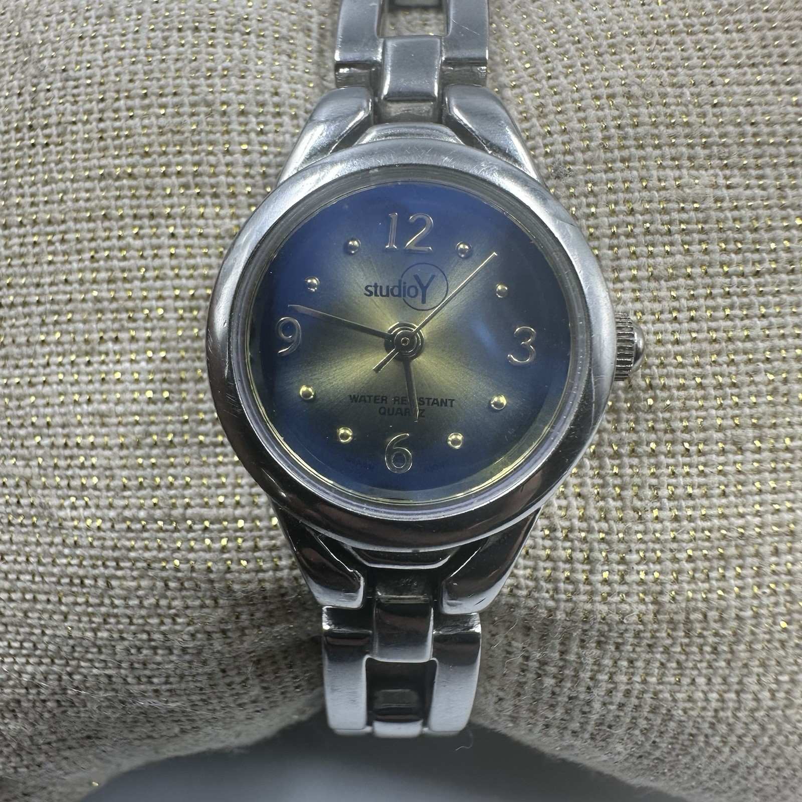 Studio Y Watch Women Silver Tone Blue Yellow Color Changing Dial New Battery