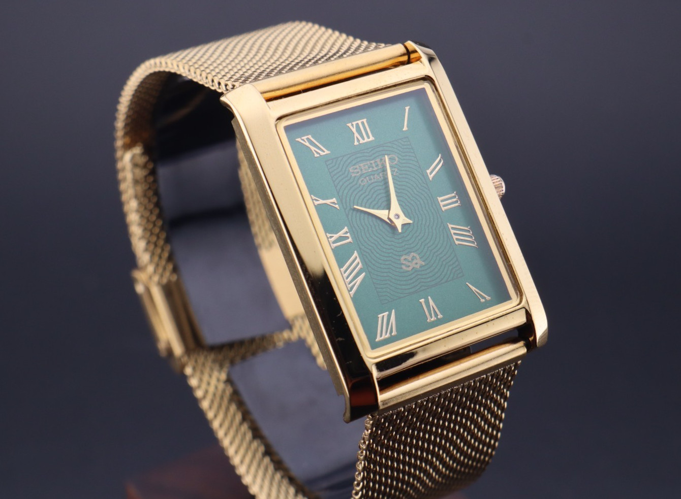 Vintage Seiko Slim Gold Green Dial Quartz Men’s Wrist Watch