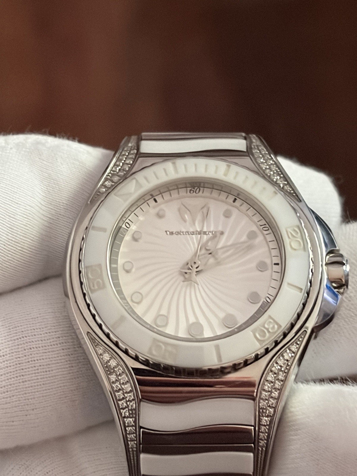 SWISS MADE TechnoMarine 213003 Women’s Diamond Pavé Case & White Ceramic Watch