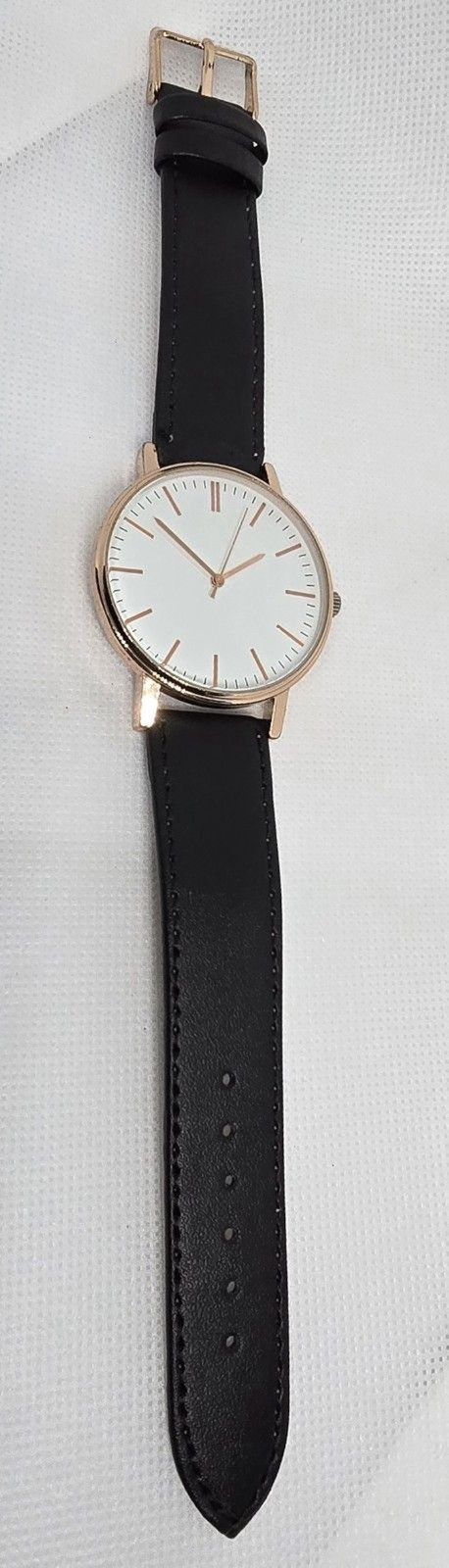 Men’s Minimalistic Round White Dial Rose Gold Tone Black Leather Strap Watch 08
