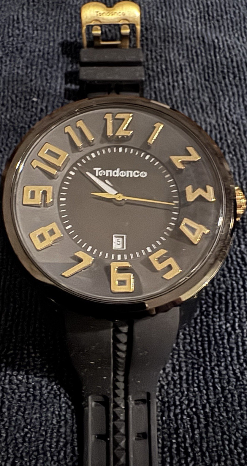 Tendence Gulliver Quartz Analog Date Black Dial Gold Numerals Rubber Strap