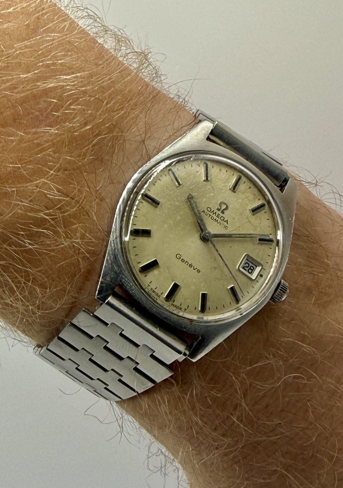 Omega Genève Automatic Date Vintage Men’s Watch 35mm Silver Dial Analog