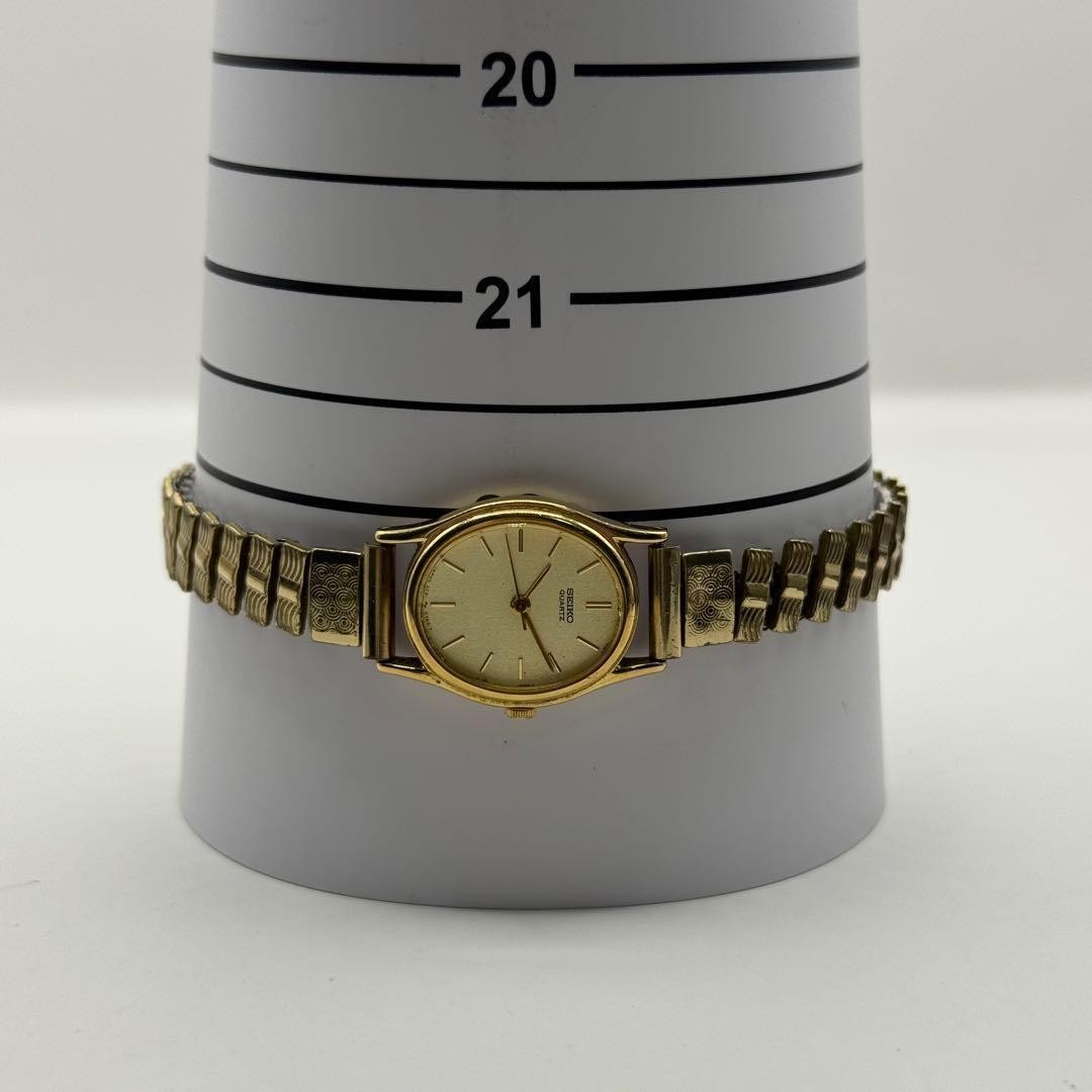 Excellent condition, fully functional SEIKO quartz watch with new battery, oval