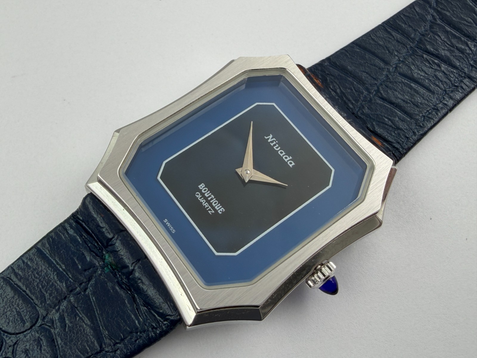 Vintage NIVADA 40078 Boutique NOS Quartz Two Tone Blue Dial SERVICED – 28 mm