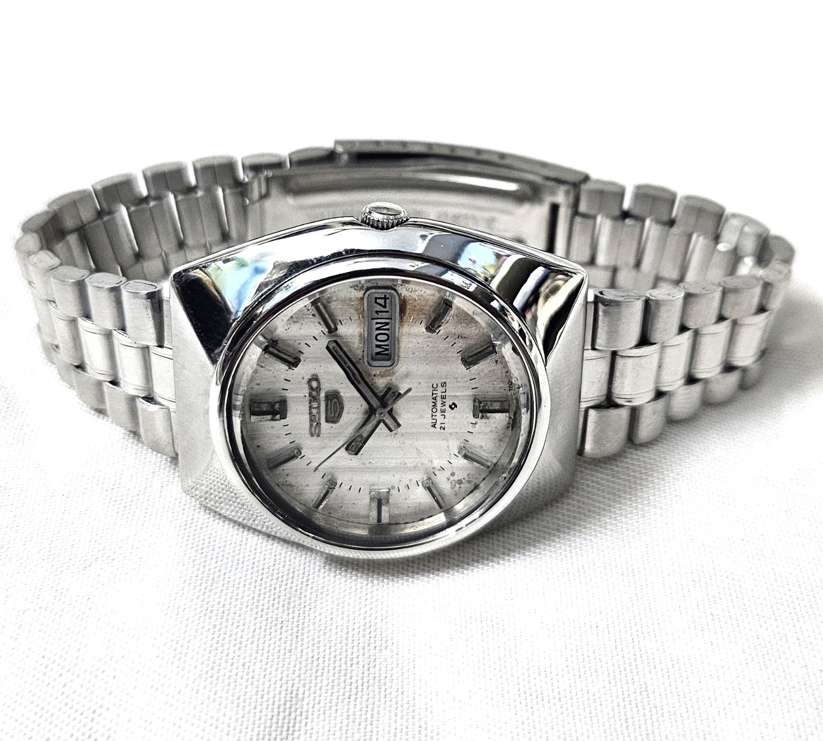 Vintage Seiko 5 Automatic Self Wind Japan Day Date Silver Dial Men’s Watch 37mm