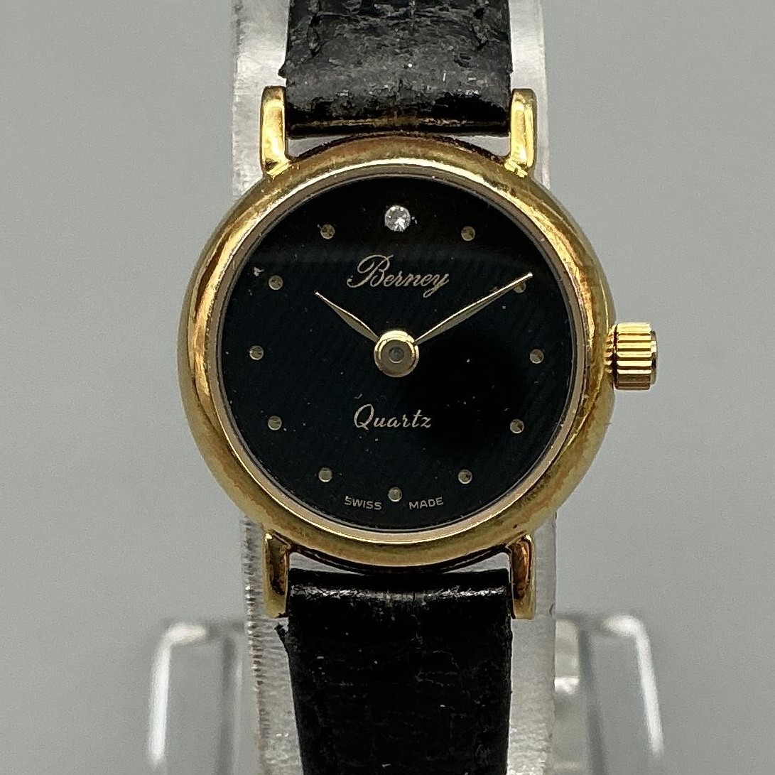Benny Womens Watch 19mm Black Dial Gold Tone Leather Strap Classic New Battery