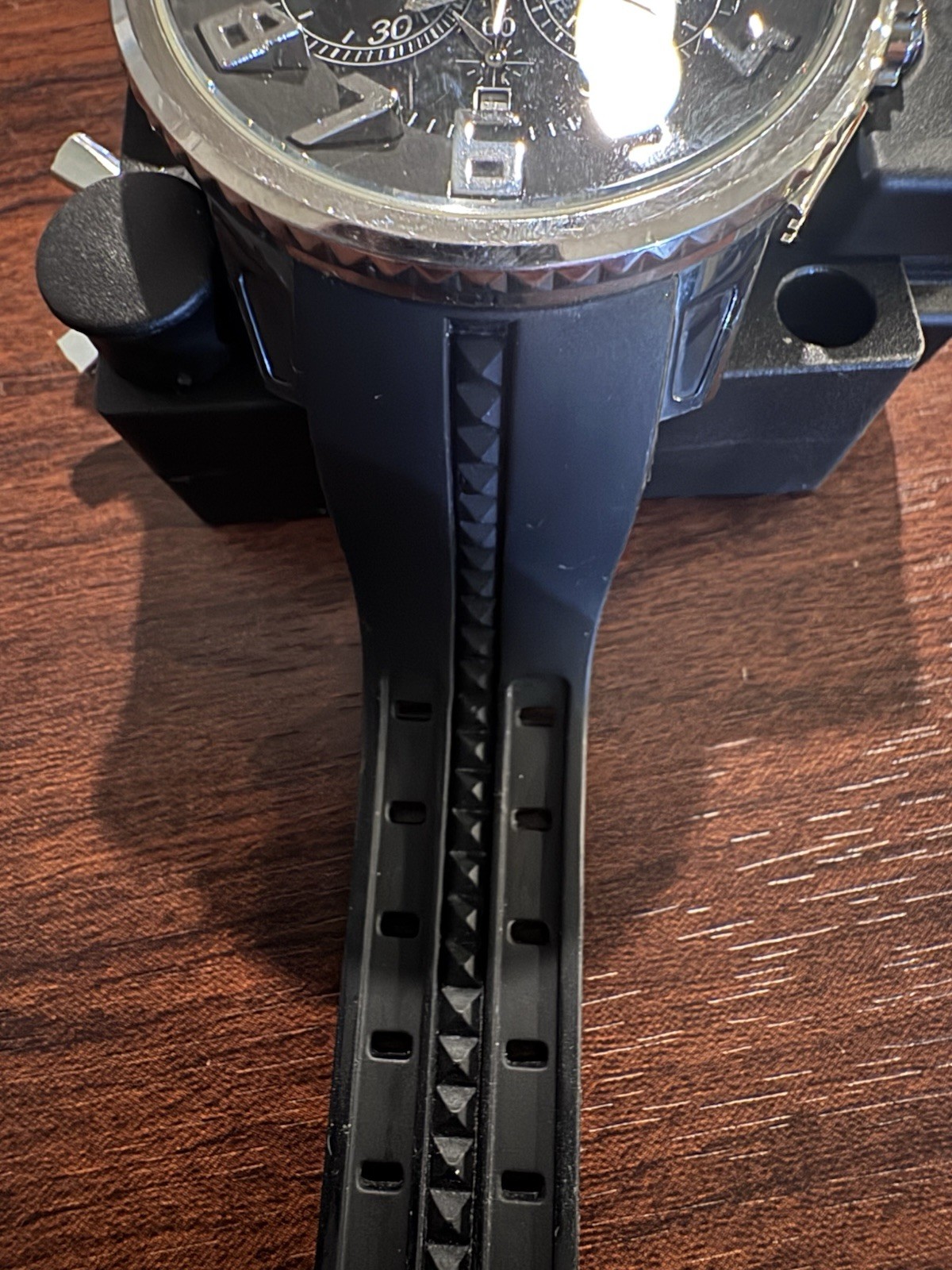 Tendence Gulliver Chronograph Quartz Black Dial Rubber Strap Silver Steel Case