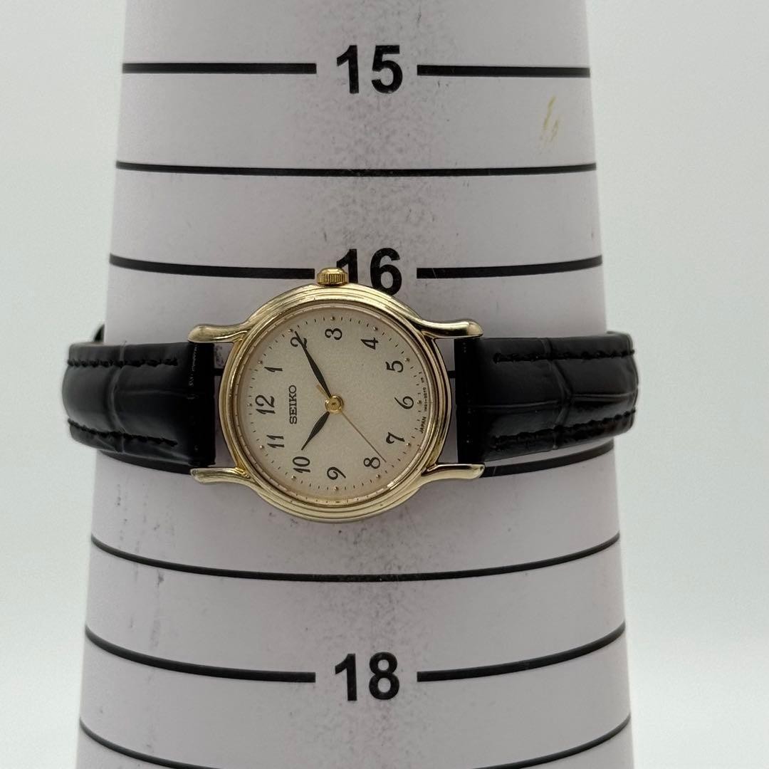 Excellent condition, fully functional SEIKO quartz women’s watch with new ba