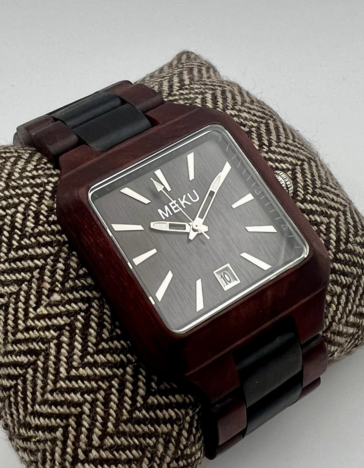 Meku Handmade Wooden Men’s Watch Red & Black Wood Quartz Date w/ Box Manual New