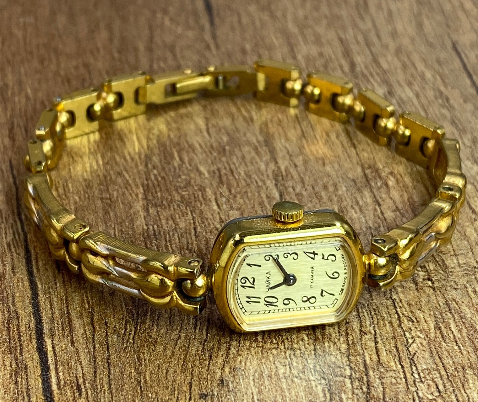 Chaika mechanical 17j cal.1601 vintage womans Soviet Era watch.