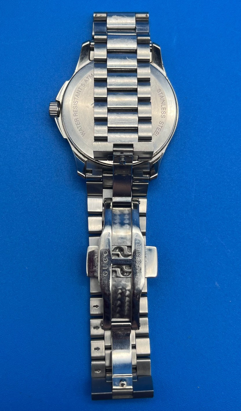 Gucci Timeless White Dial Silver Strap YA1264028A 126.4 38MM, BAD BATTERY