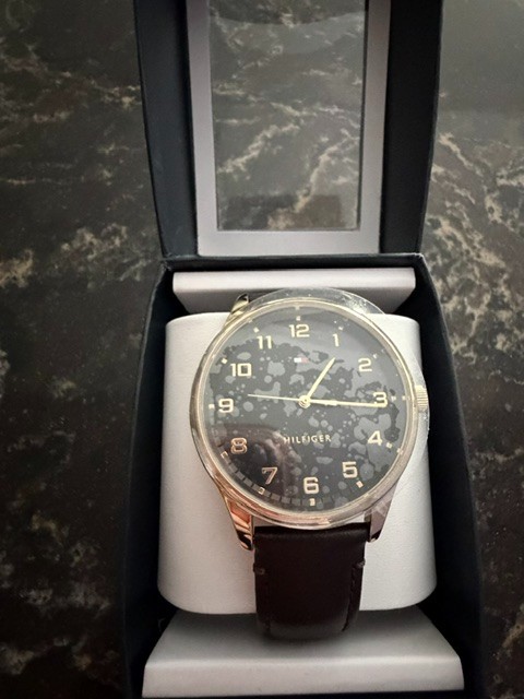 TOMMY HILFIGER ESSENTIAL 1791660 BLACK DIAL BROWN LEATHER STRAP 44MM MENS WATCH