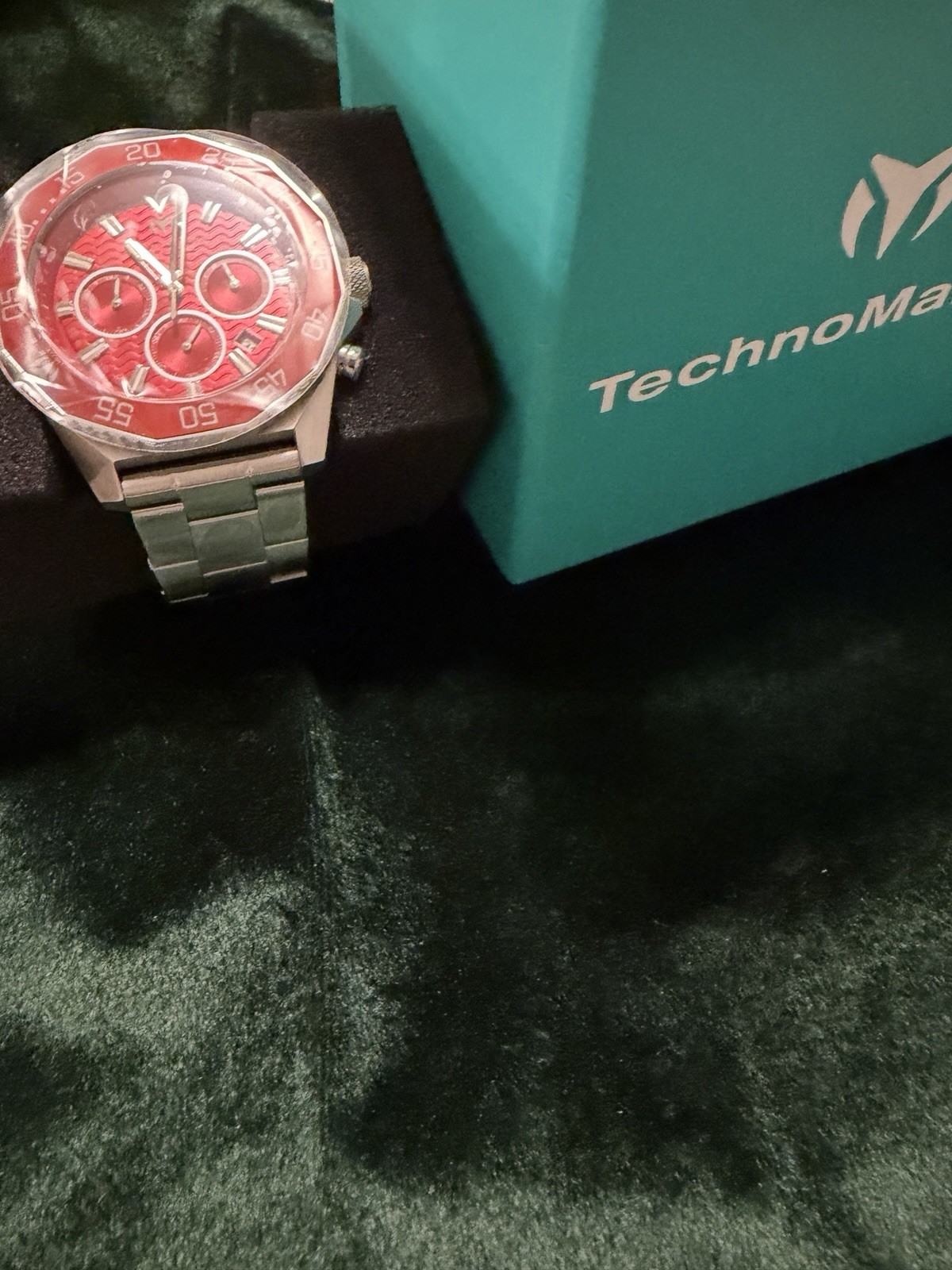 TechnoMarine Quartz Chronograph Date Red Dial 45mm Steel Bracelet 100m Box